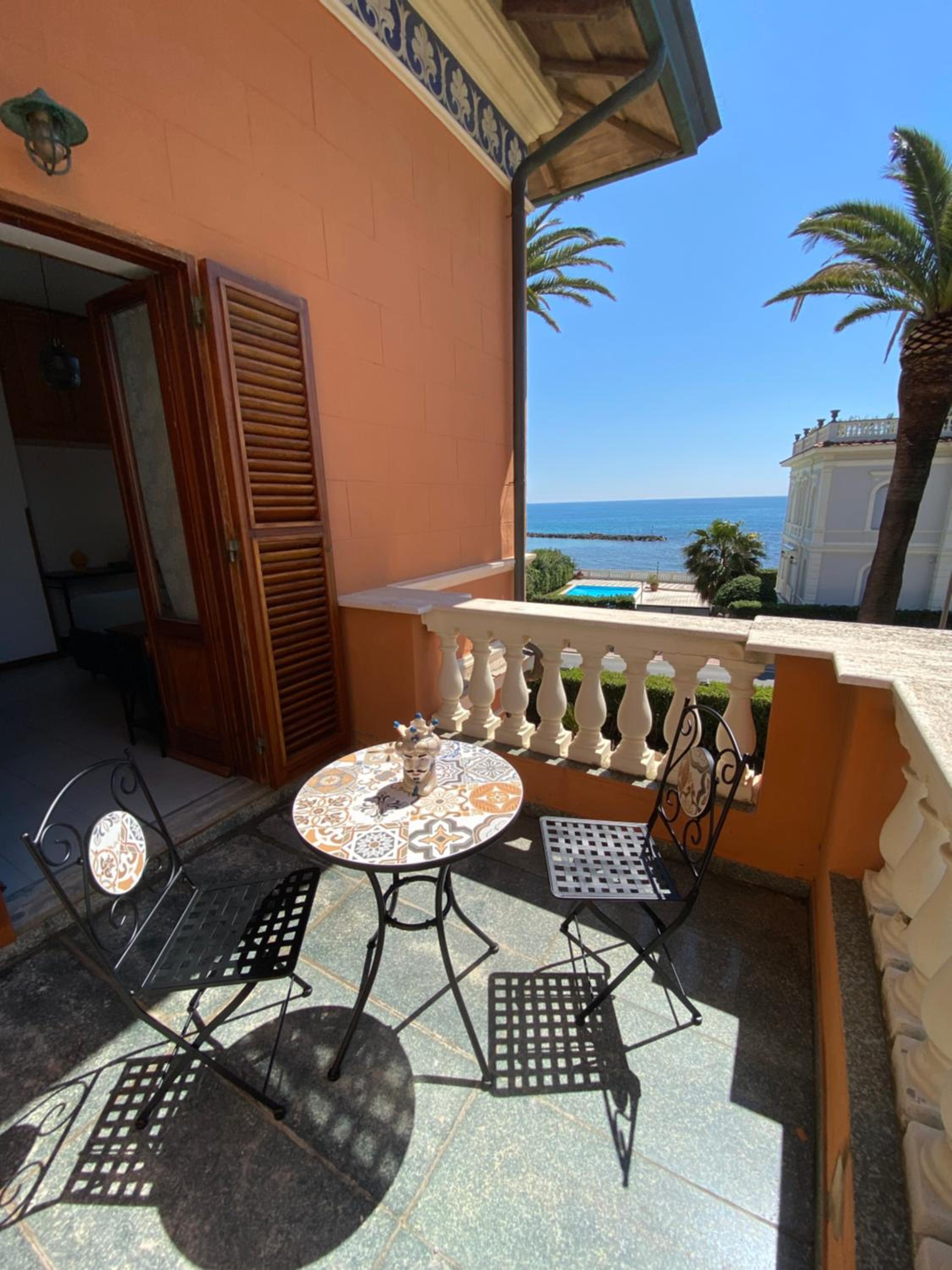Deluxe Double Room with Balcony and Sea View - Photo 4