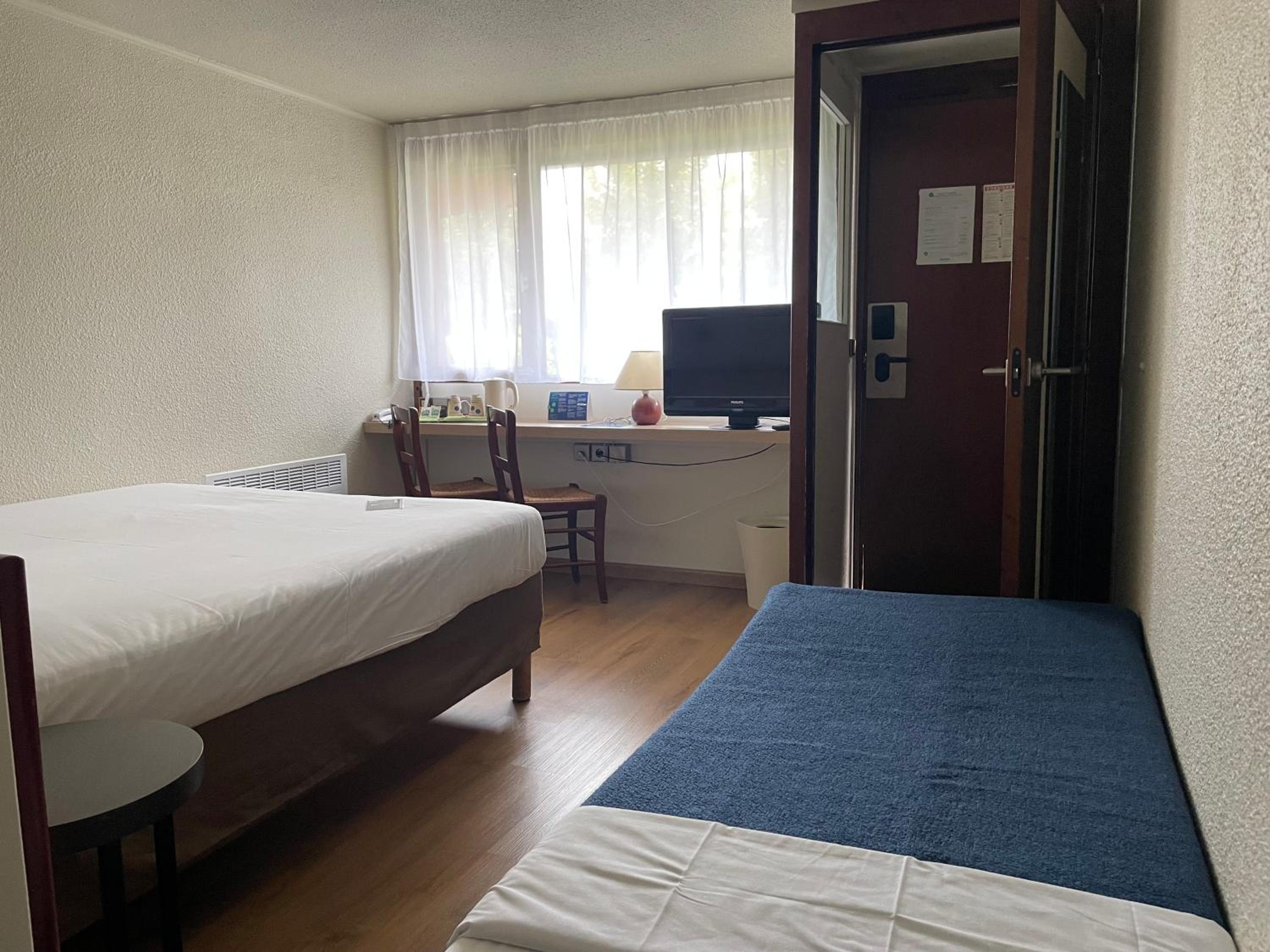 1 Double Bed 1 Junior Bed photo 2