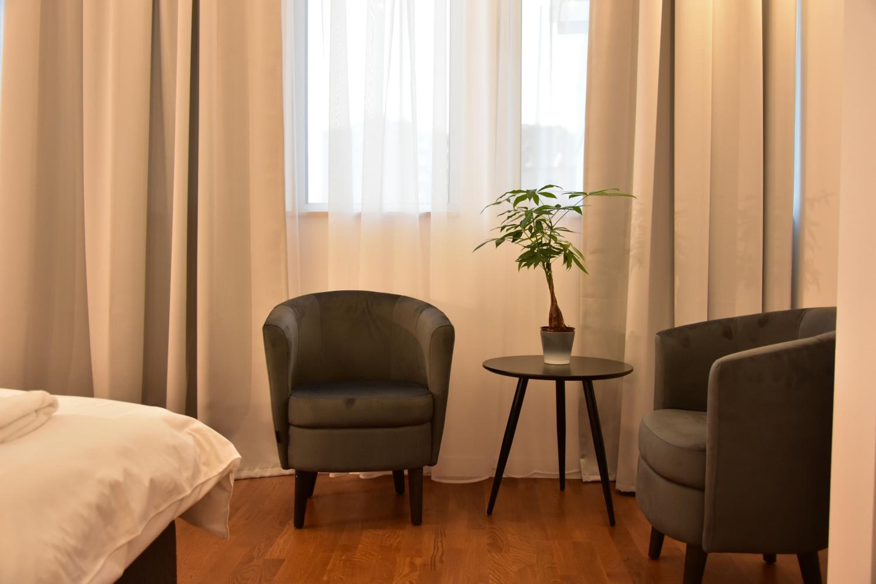 Art - Double or Twin Room - Photo 3