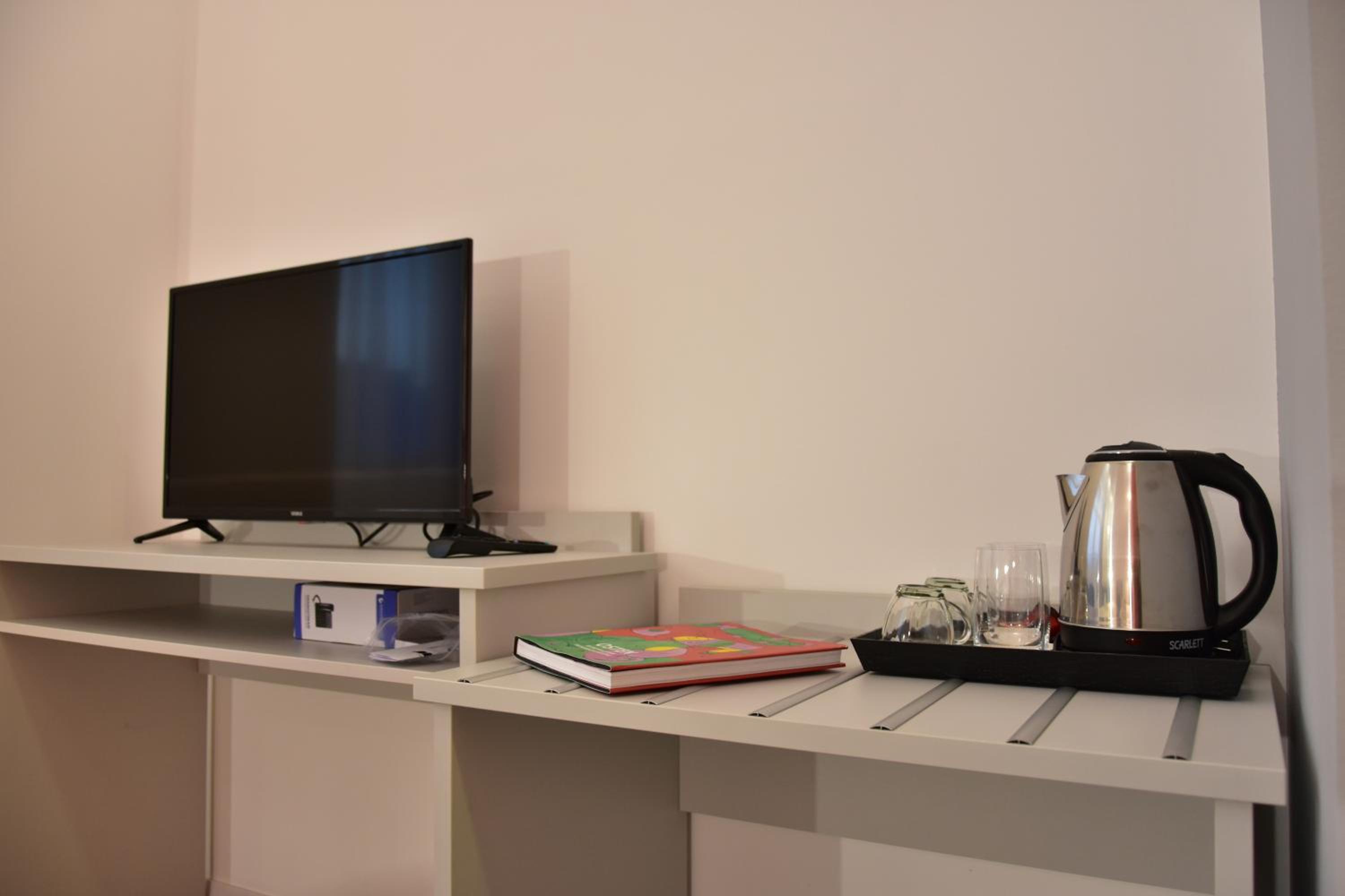 Art - Double or Twin Room - Photo 8