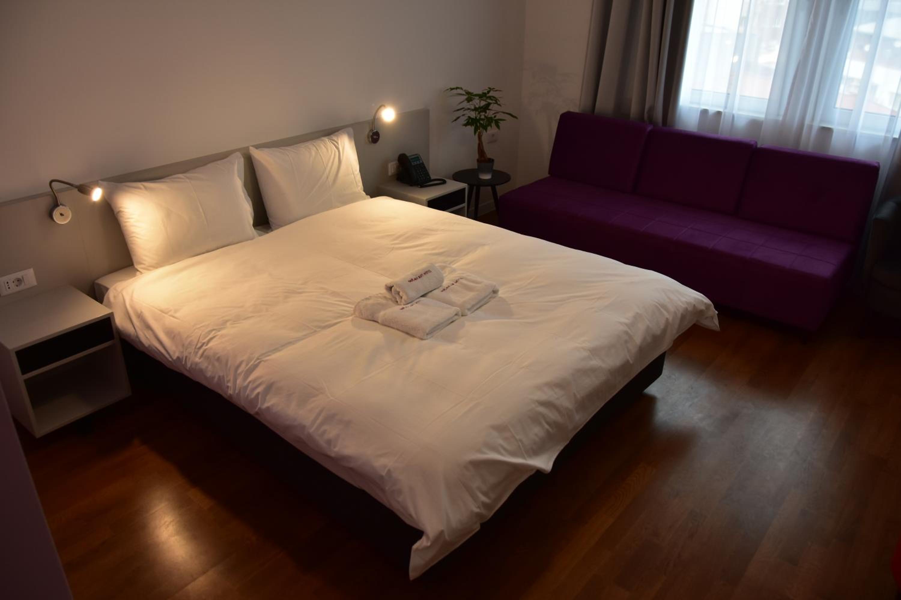 Art - Triple Room - Photo 4