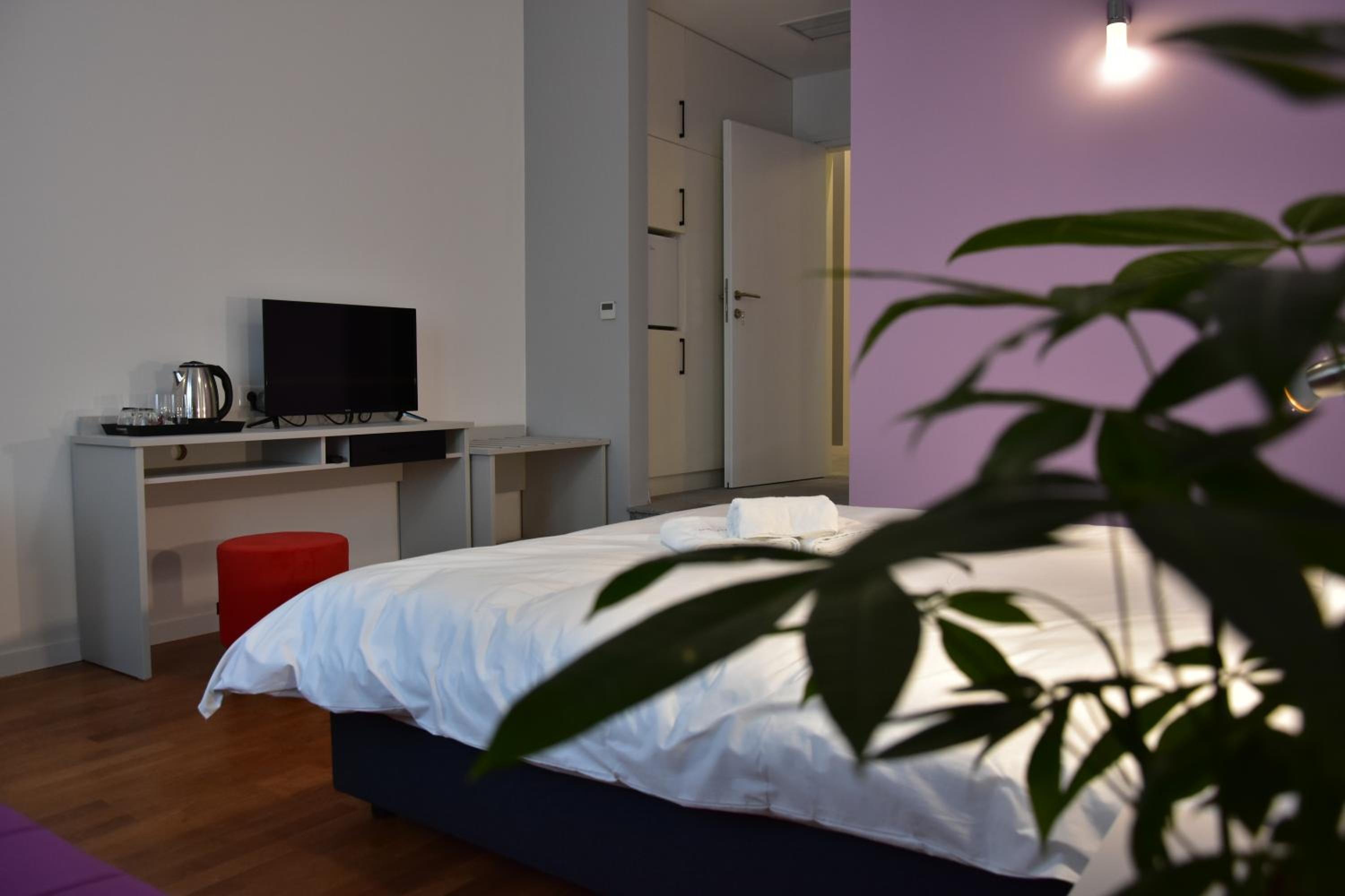 Art - Triple Room - Photo 6