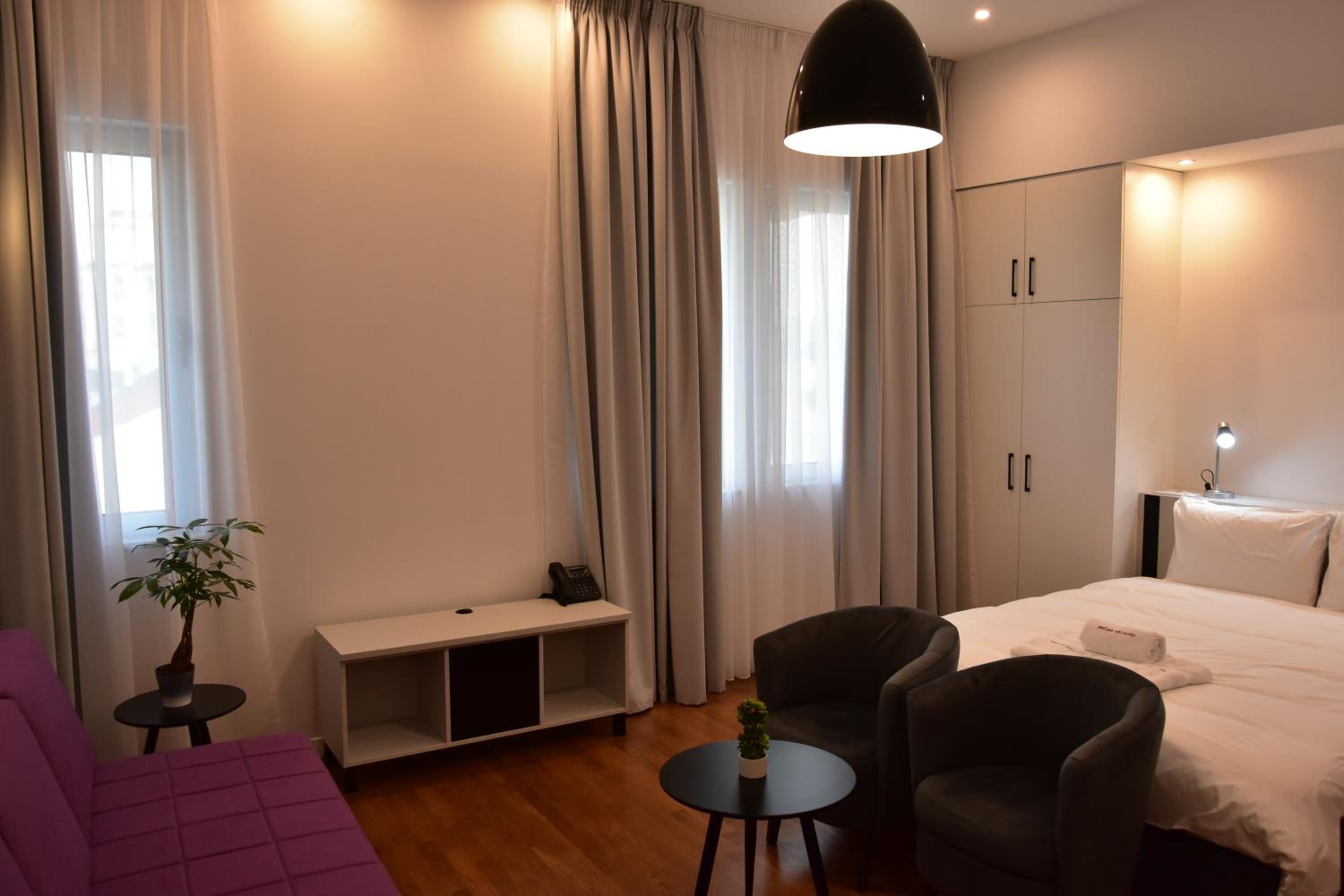 Art - Triple Room - Photo 8