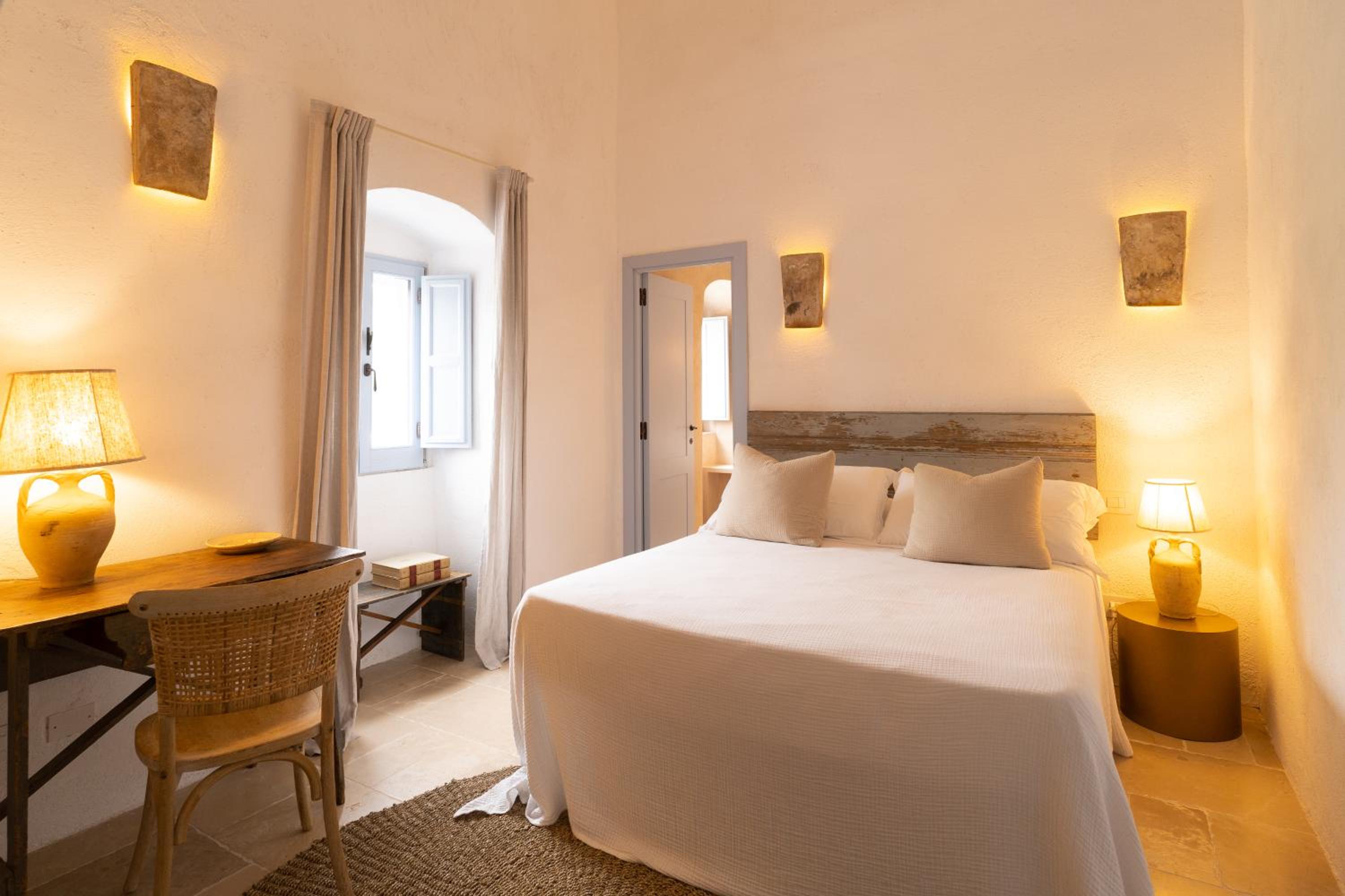 Deluxe Room - Photo 11