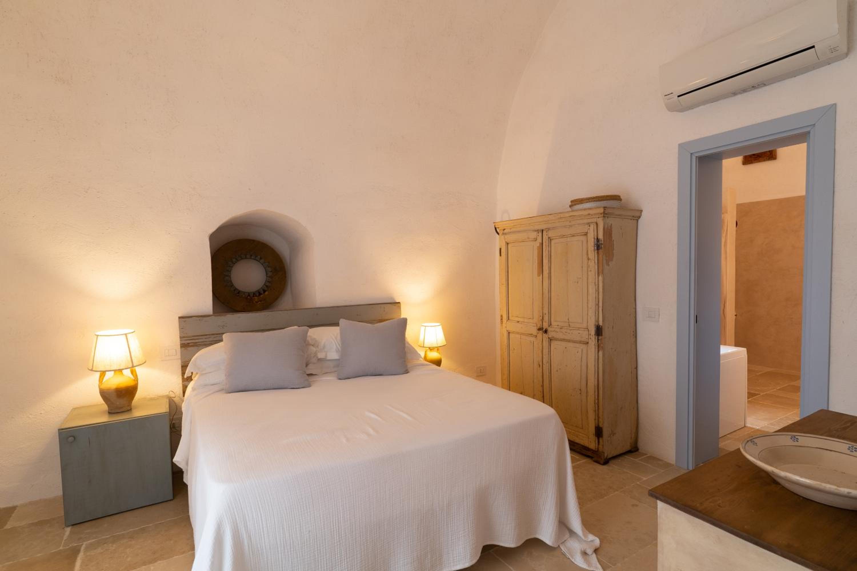 Deluxe Room - Photo 10