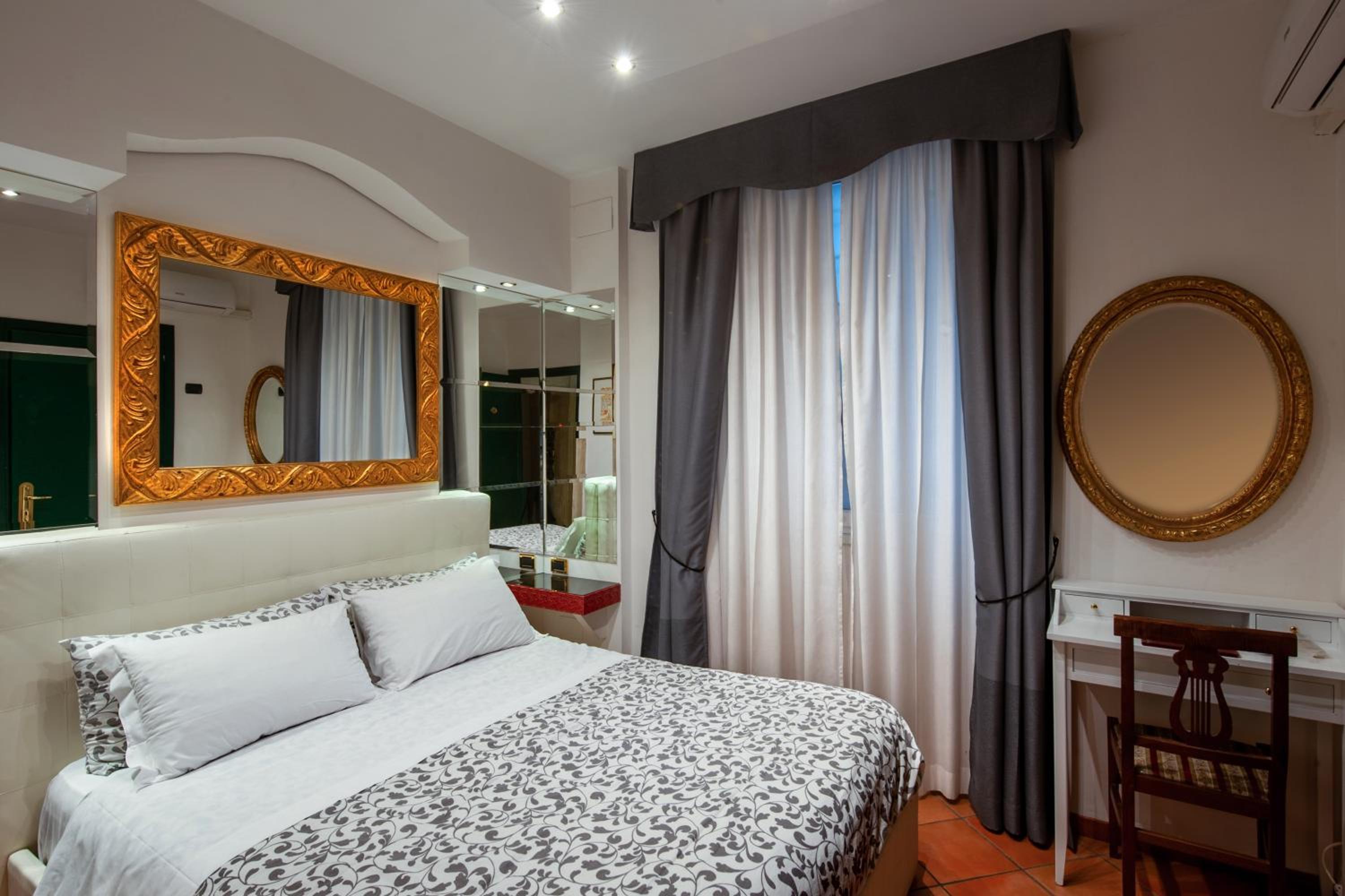 Double or Twin Room photo 3