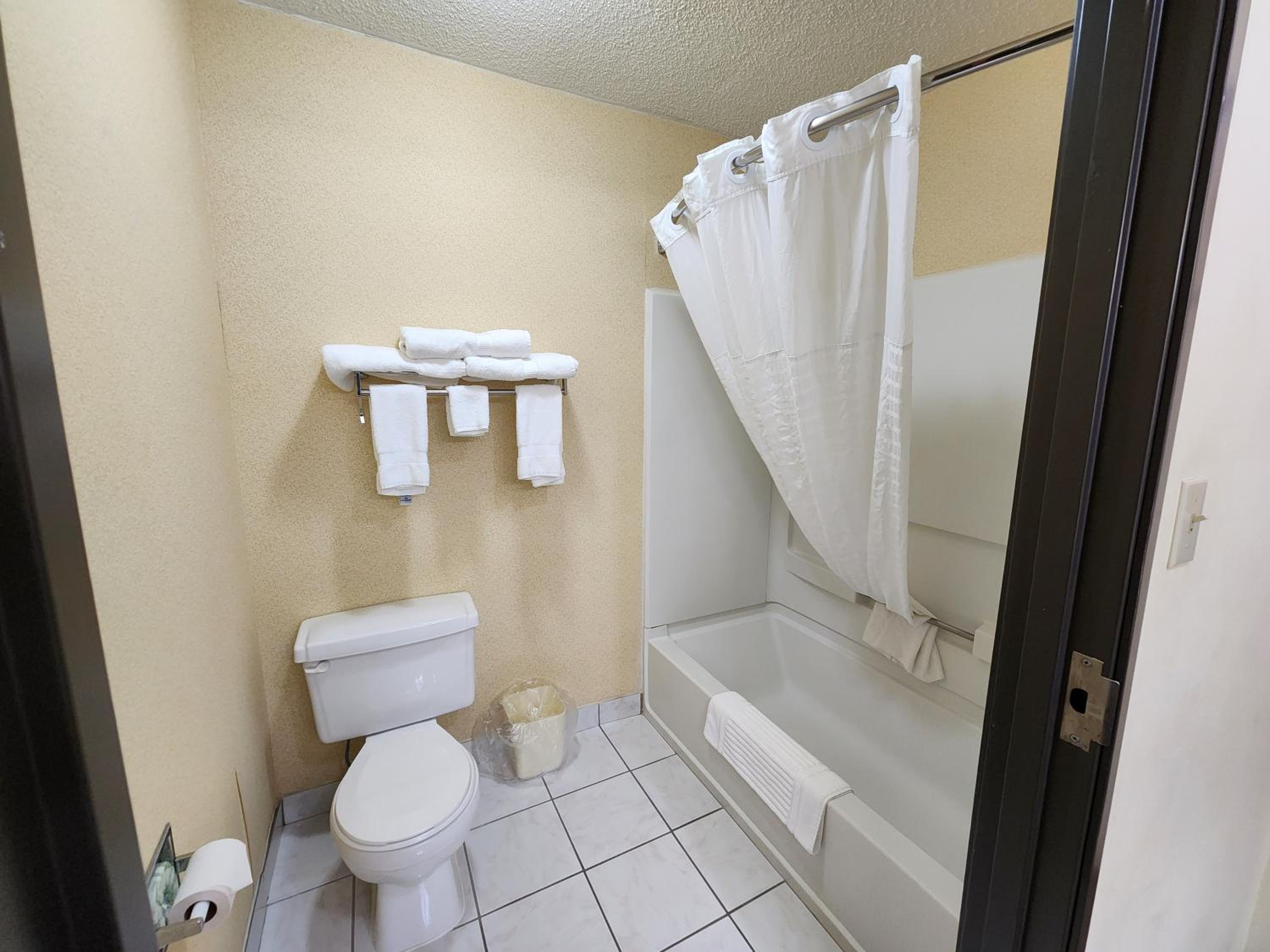 Double Room with Two Double Beds - Non-Smoking - Photo 4