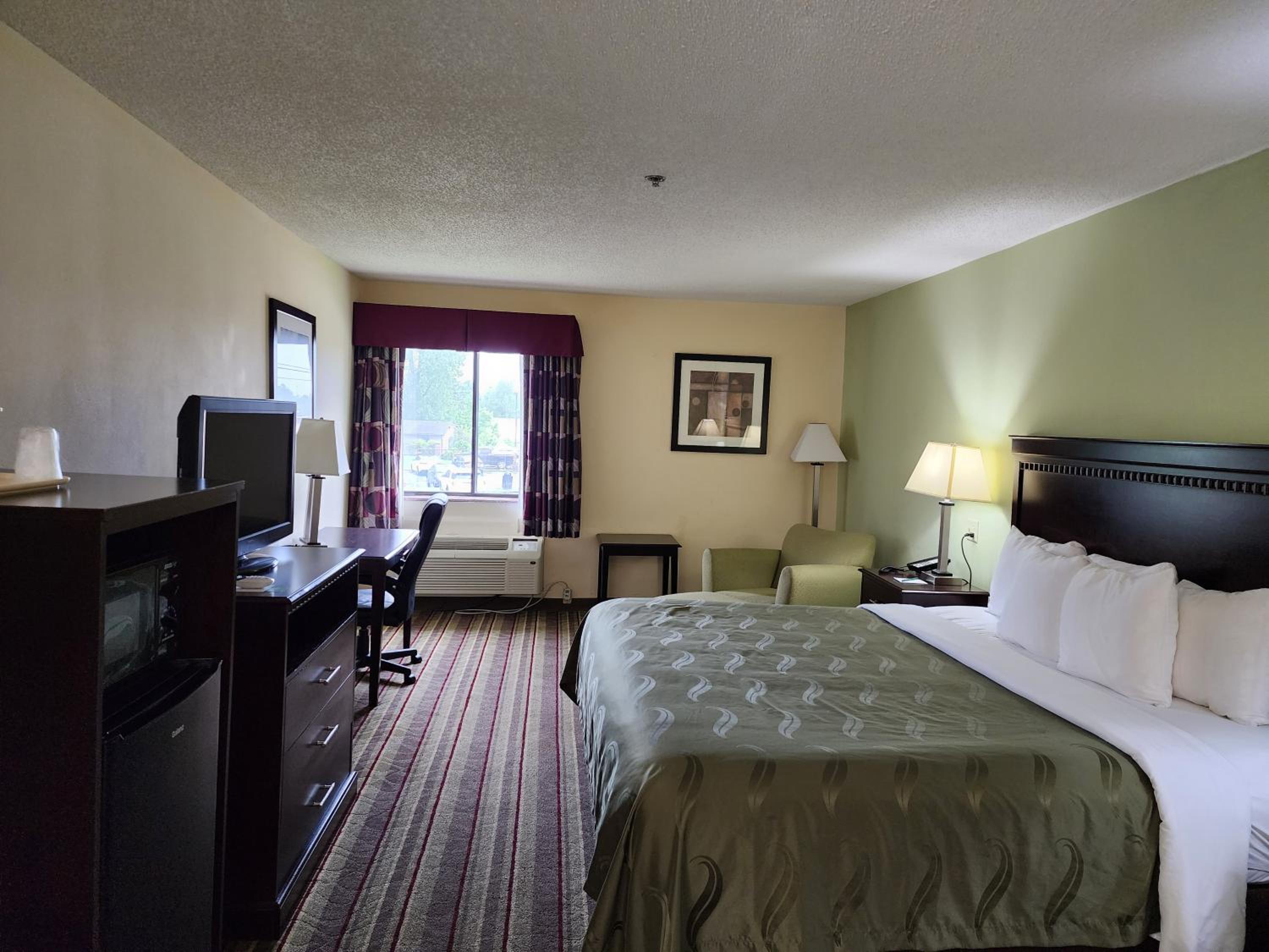 King Room - Non-Smoking - Photo 4