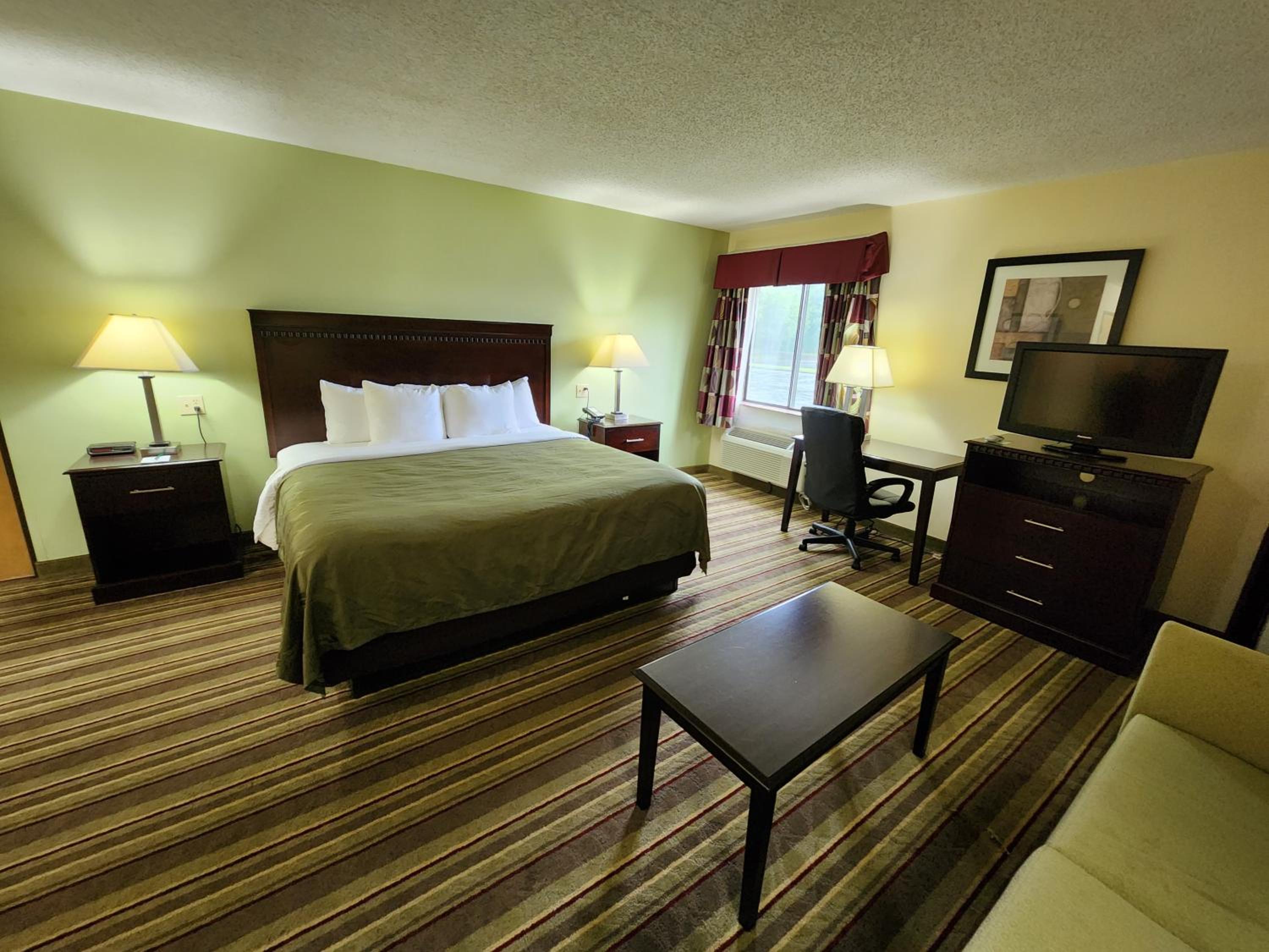 King Suite - Non-Smoking photo 1