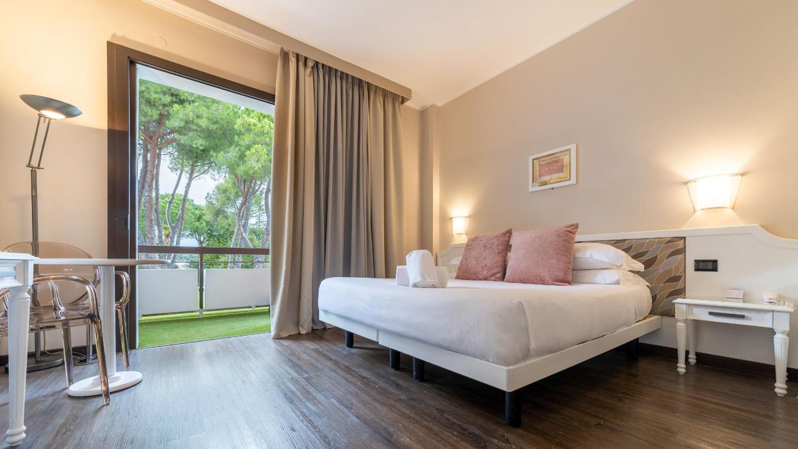 Superior Double Room with Balcony and Spa Access - Photo 1