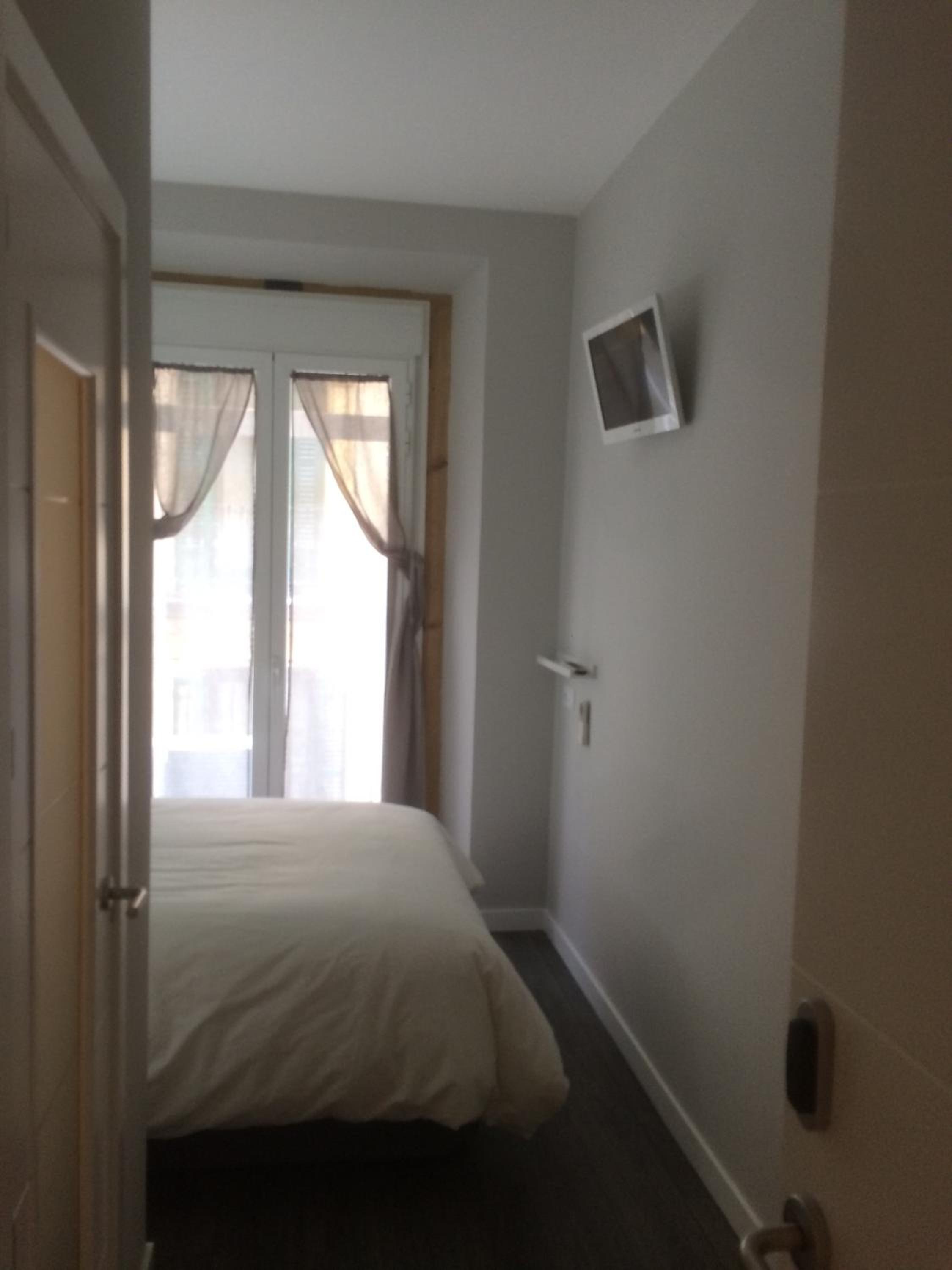 Double Room  with Balcony and Private Bathroom photo 3