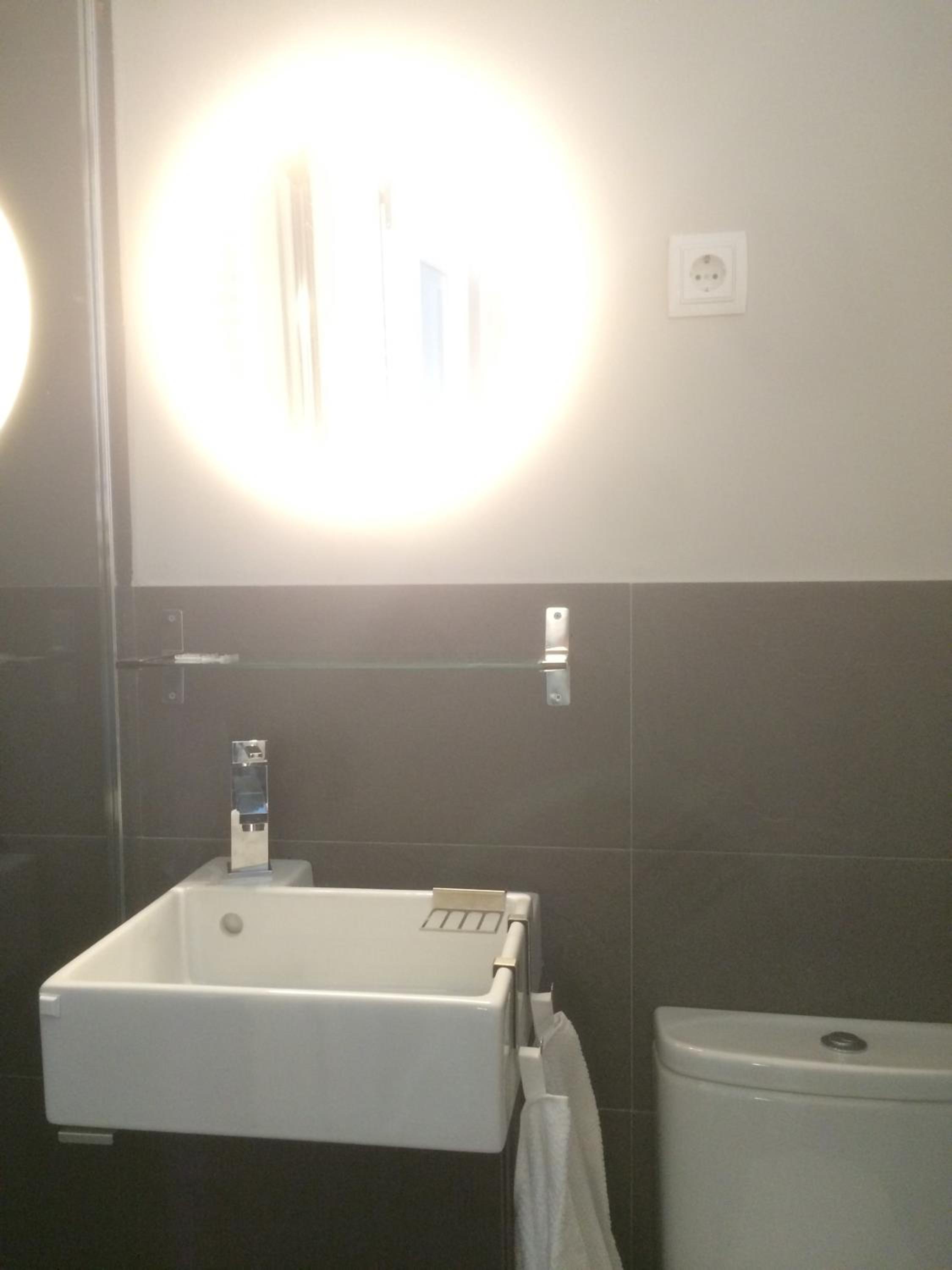 Single Room with Bathroom photo 2