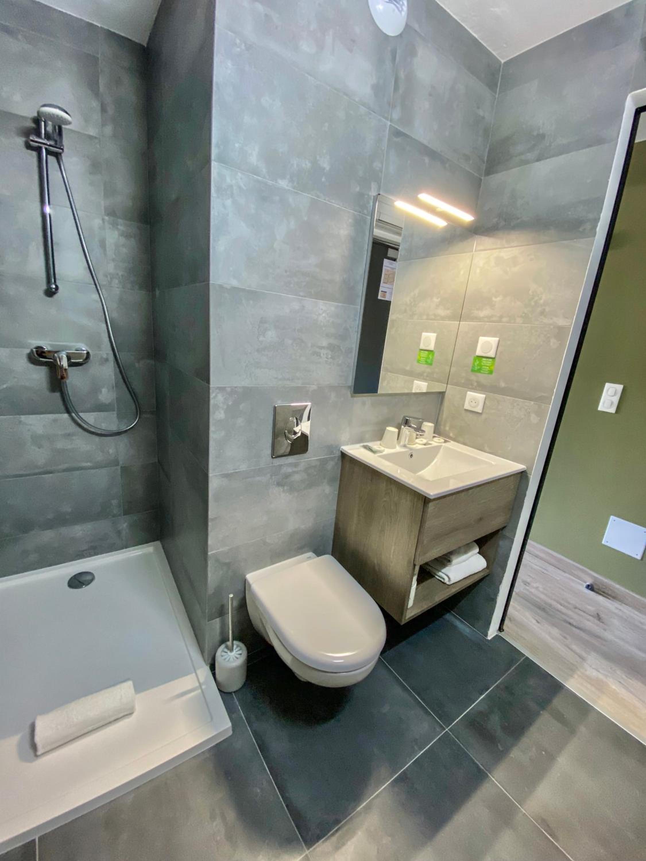 Double Room with Pool View - Photo 4