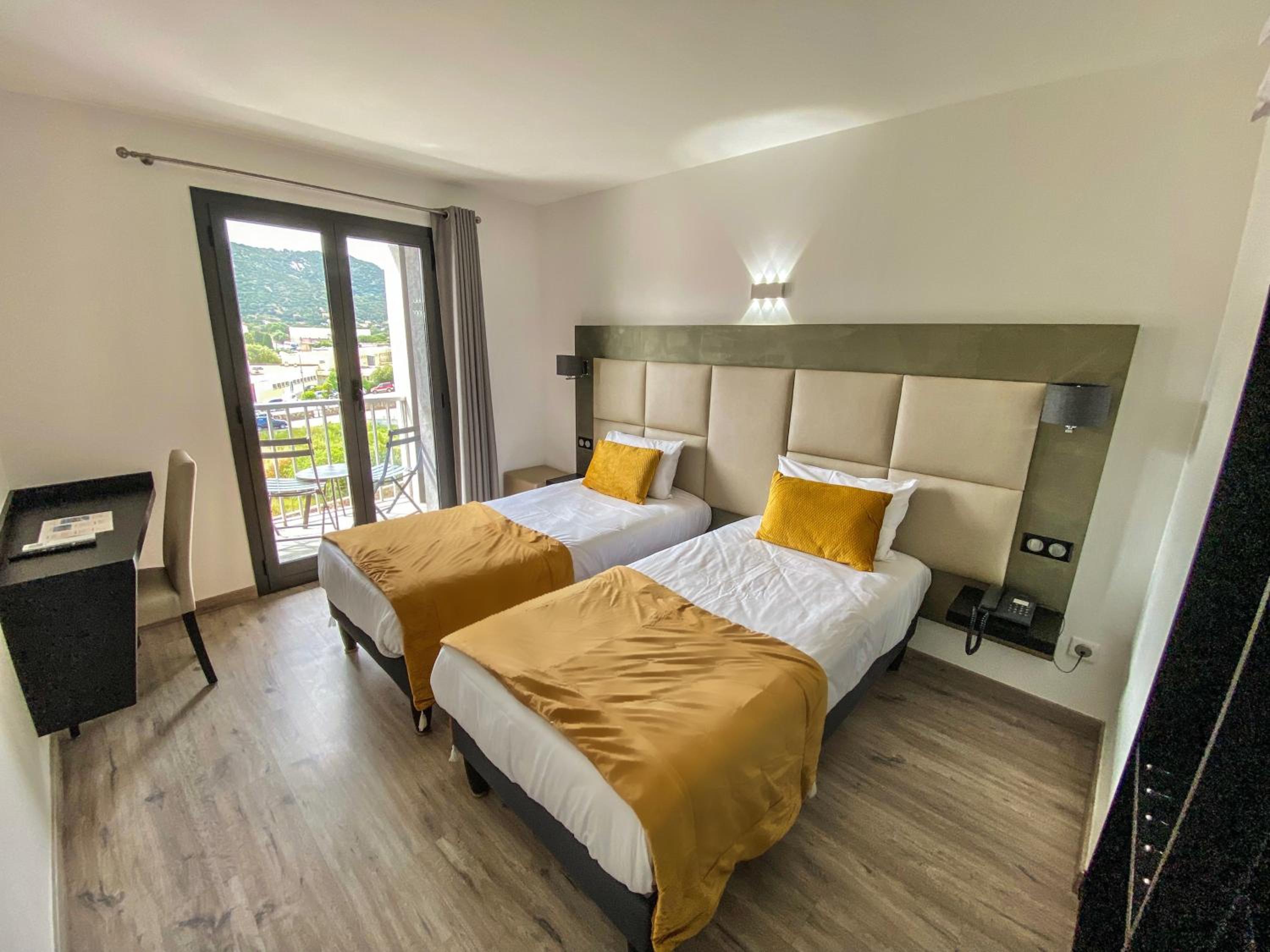 Twin Room - Photo 2
