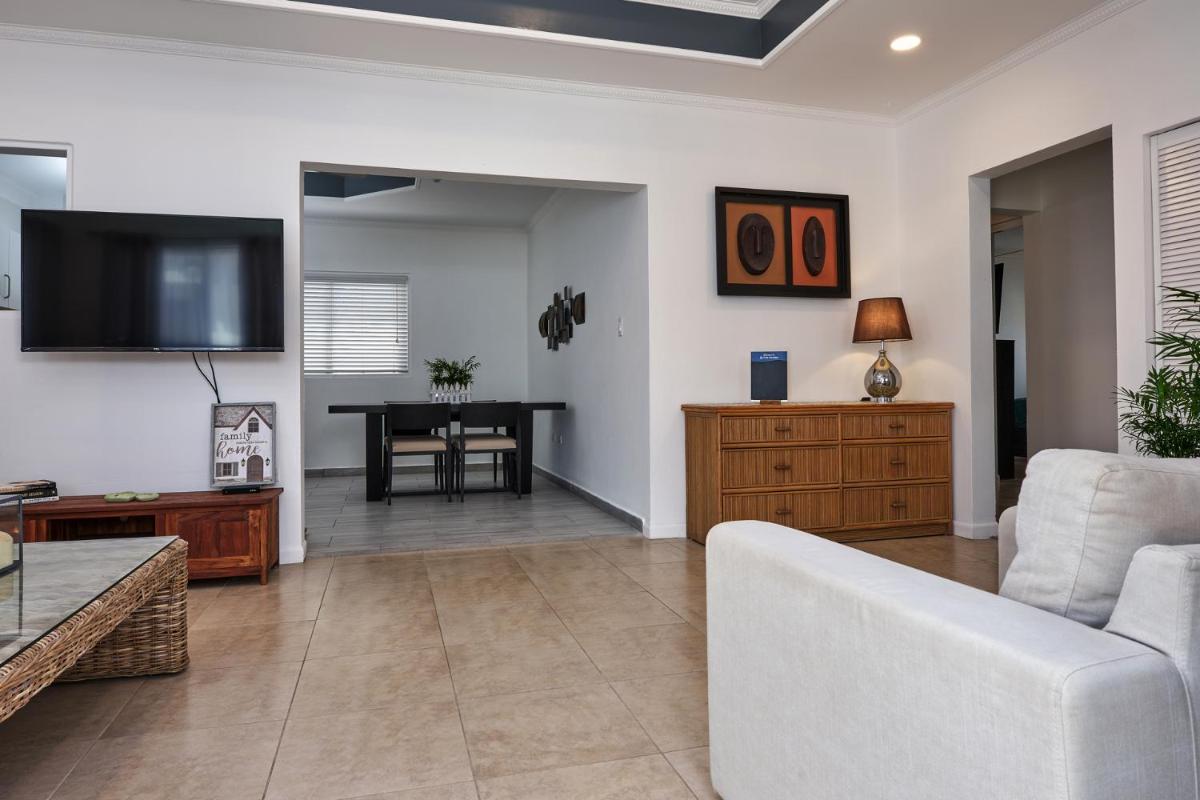 Two-Bedroom House photo 3
