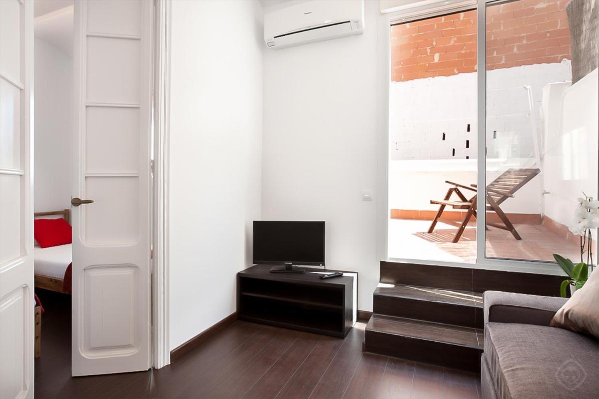 One-Bedroom Apartment photo 3