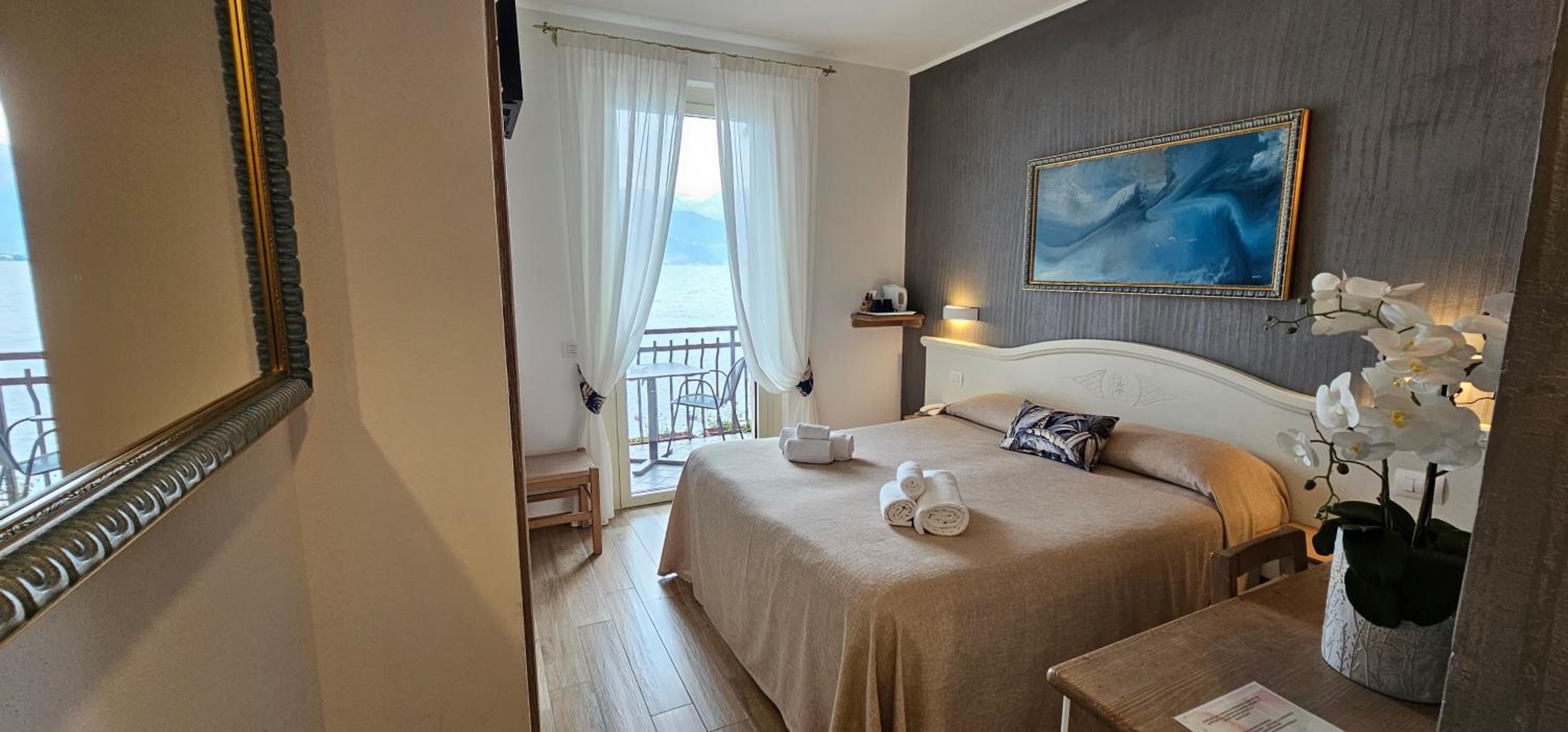 Small Double or Twin Room - Photo 1