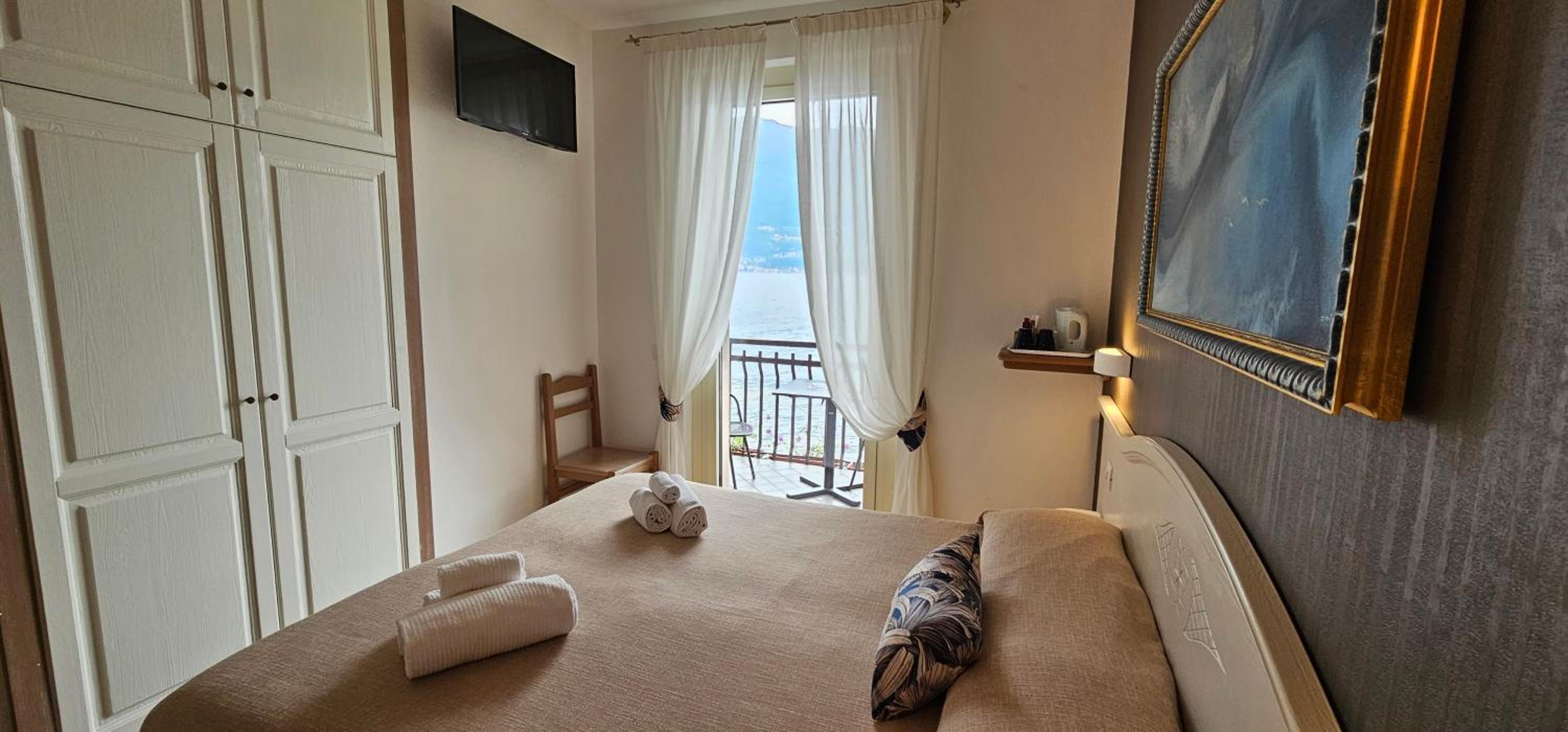 Small Double or Twin Room - Photo 14