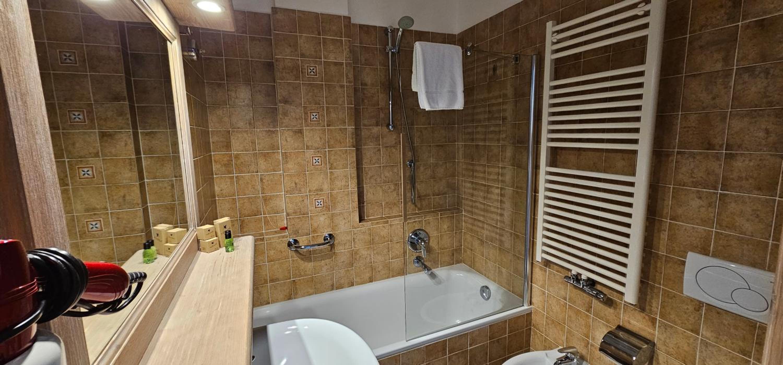 Small Double or Twin Room - Photo 6