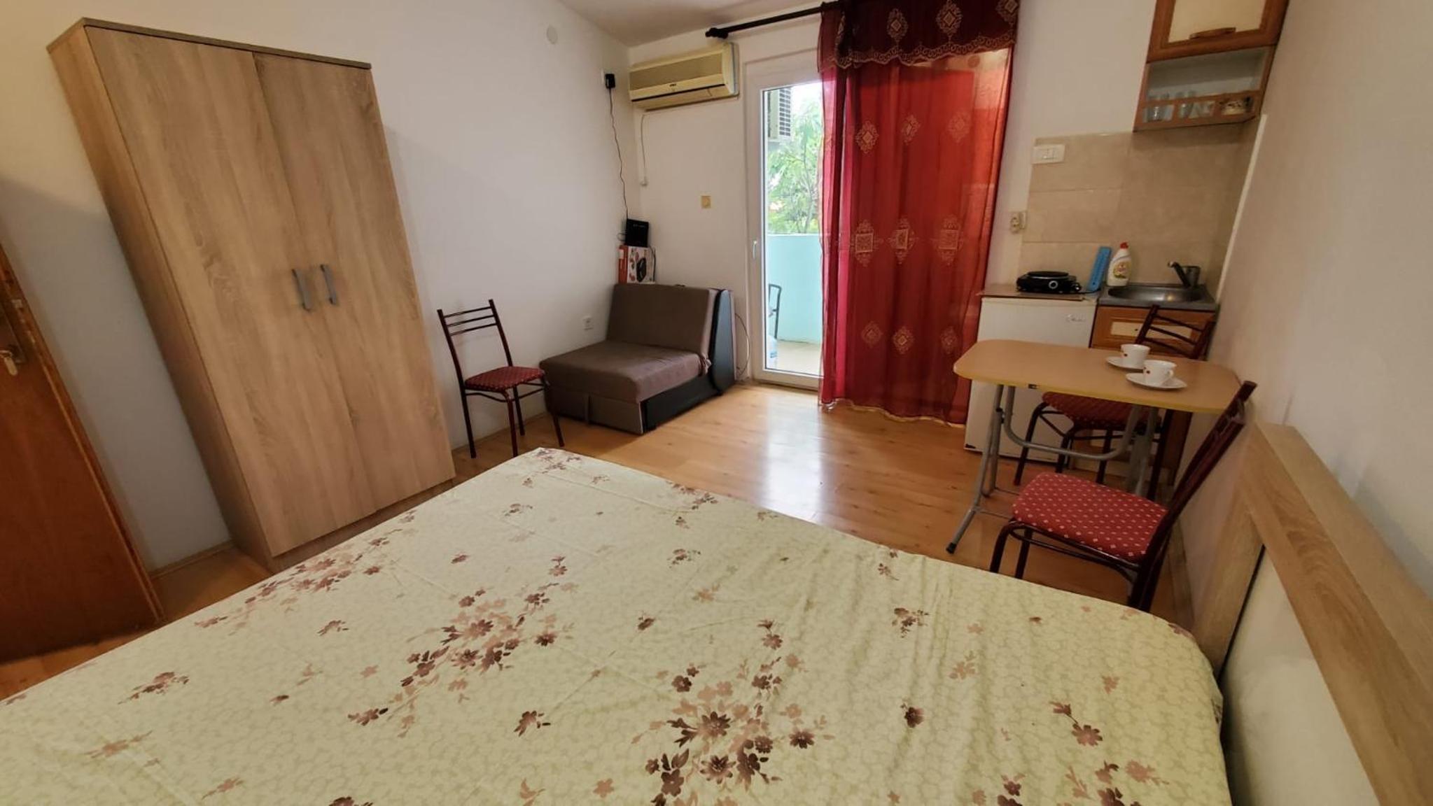 Small Double Room - Photo 1