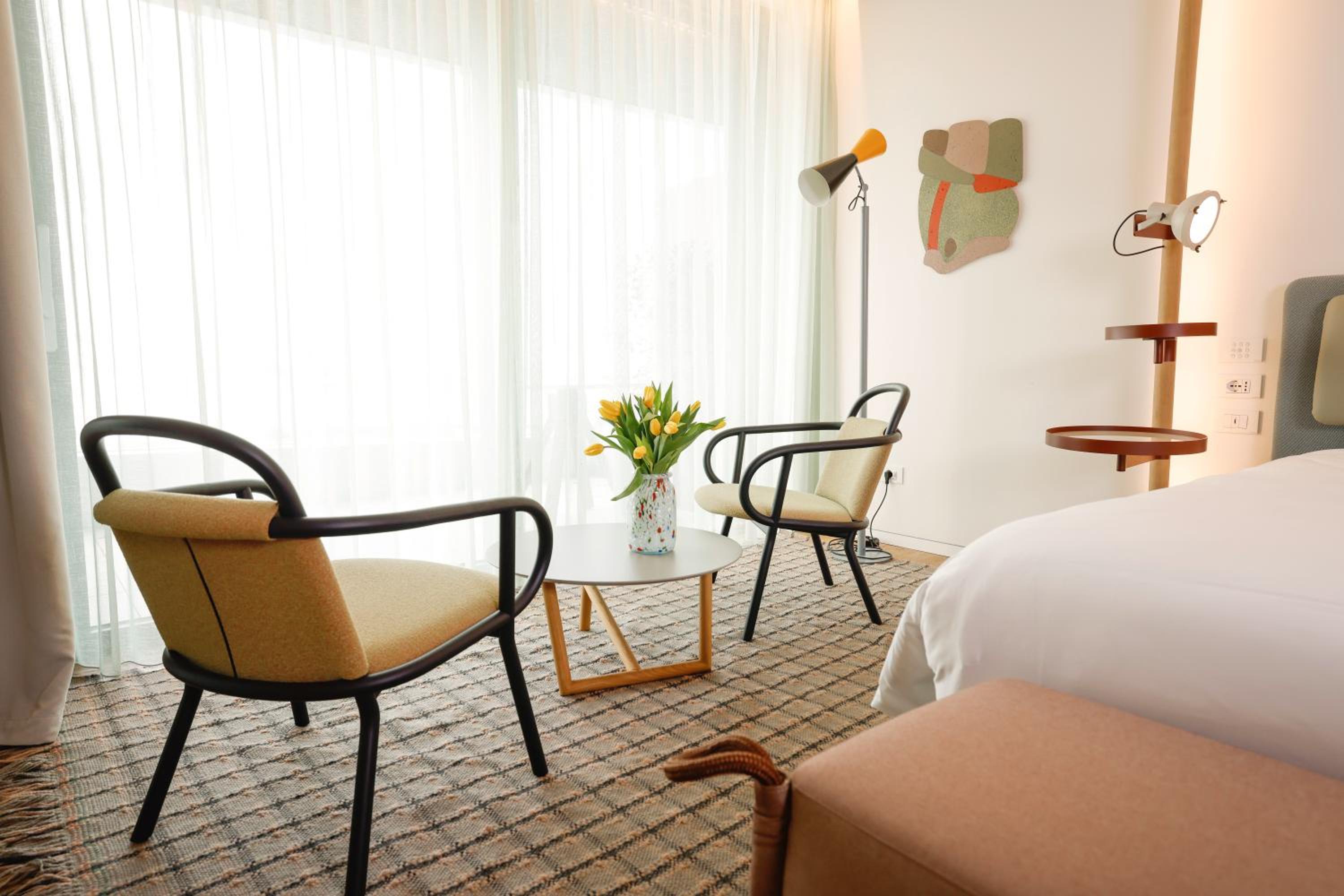 Junior Suite with Balcony - Photo 2