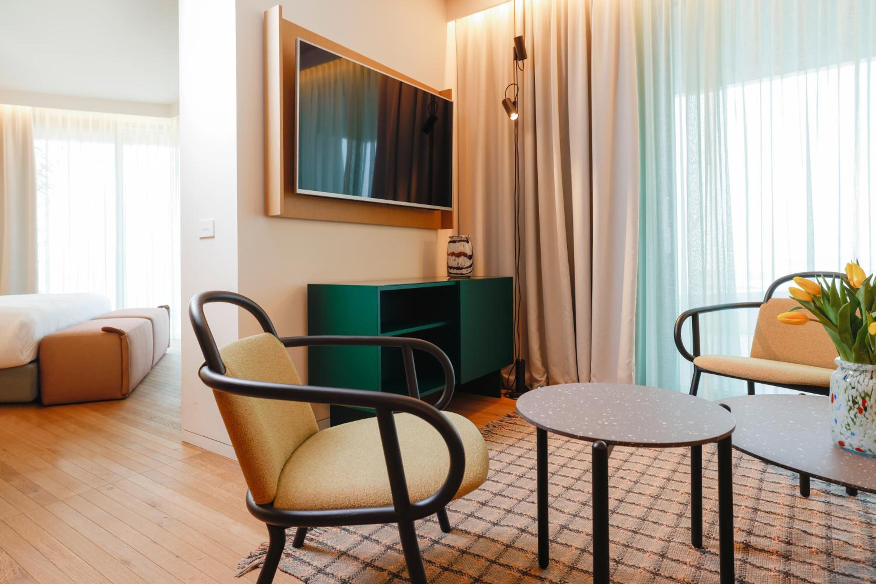 Junior Suite with Balcony - Photo 6