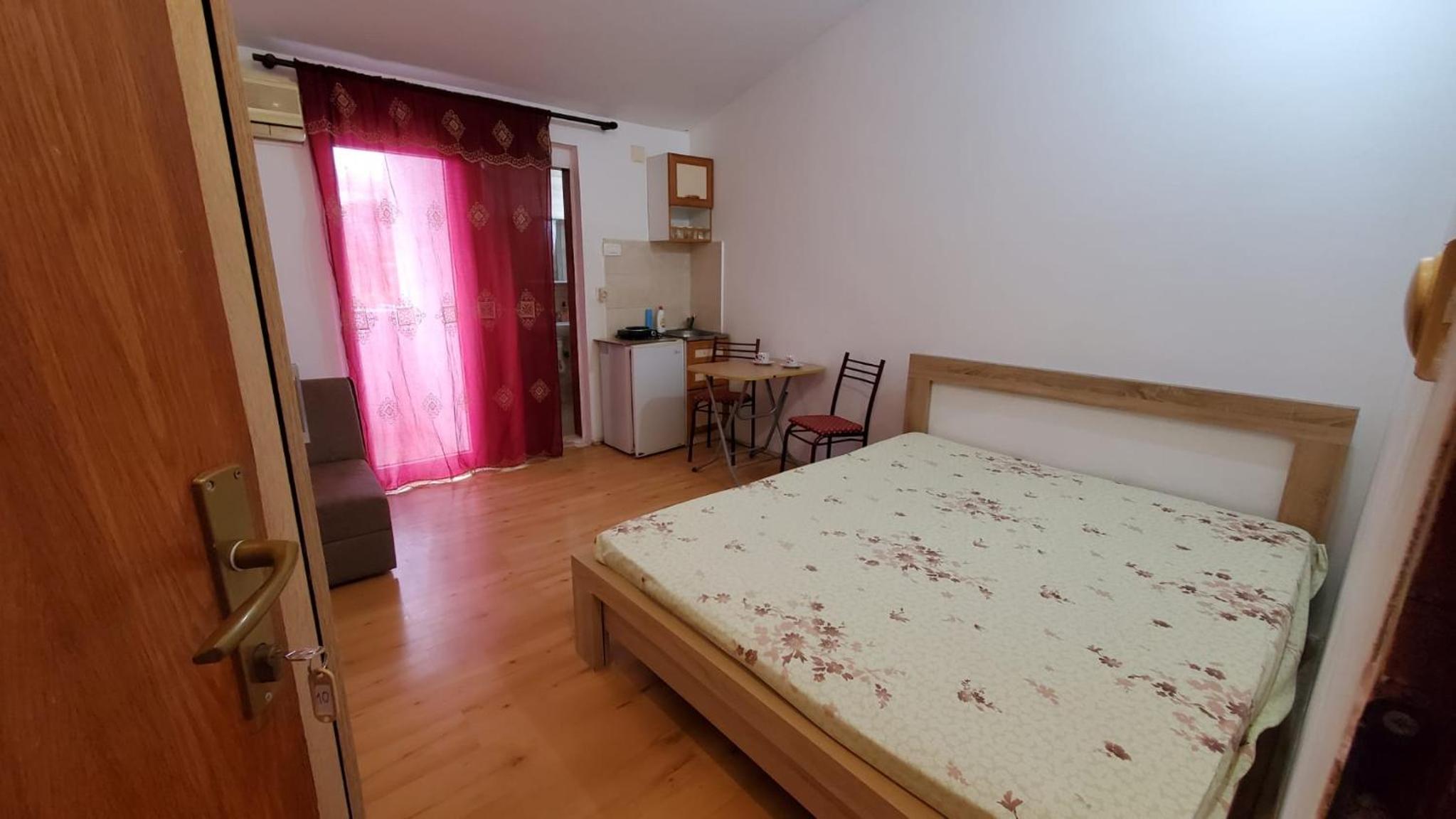 Small Double Room - Photo 5