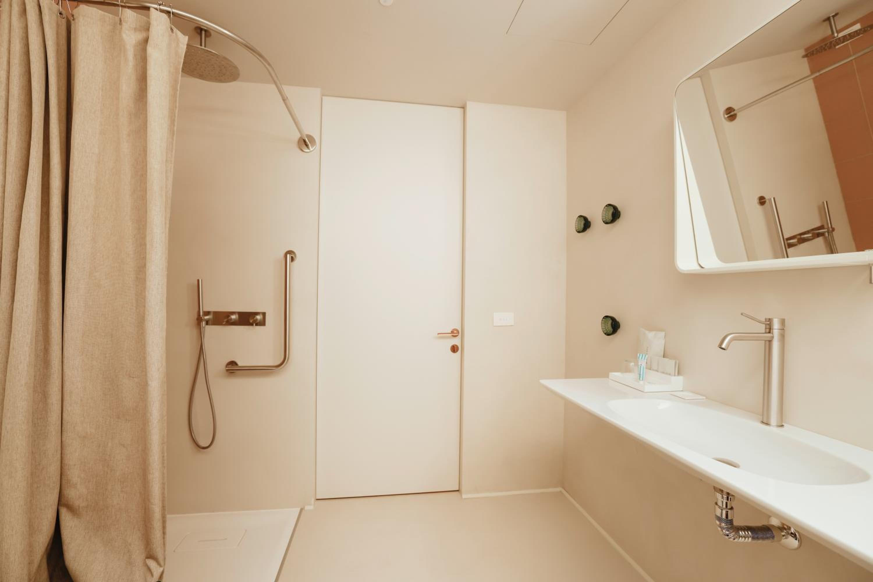 Double Room - Photo 2