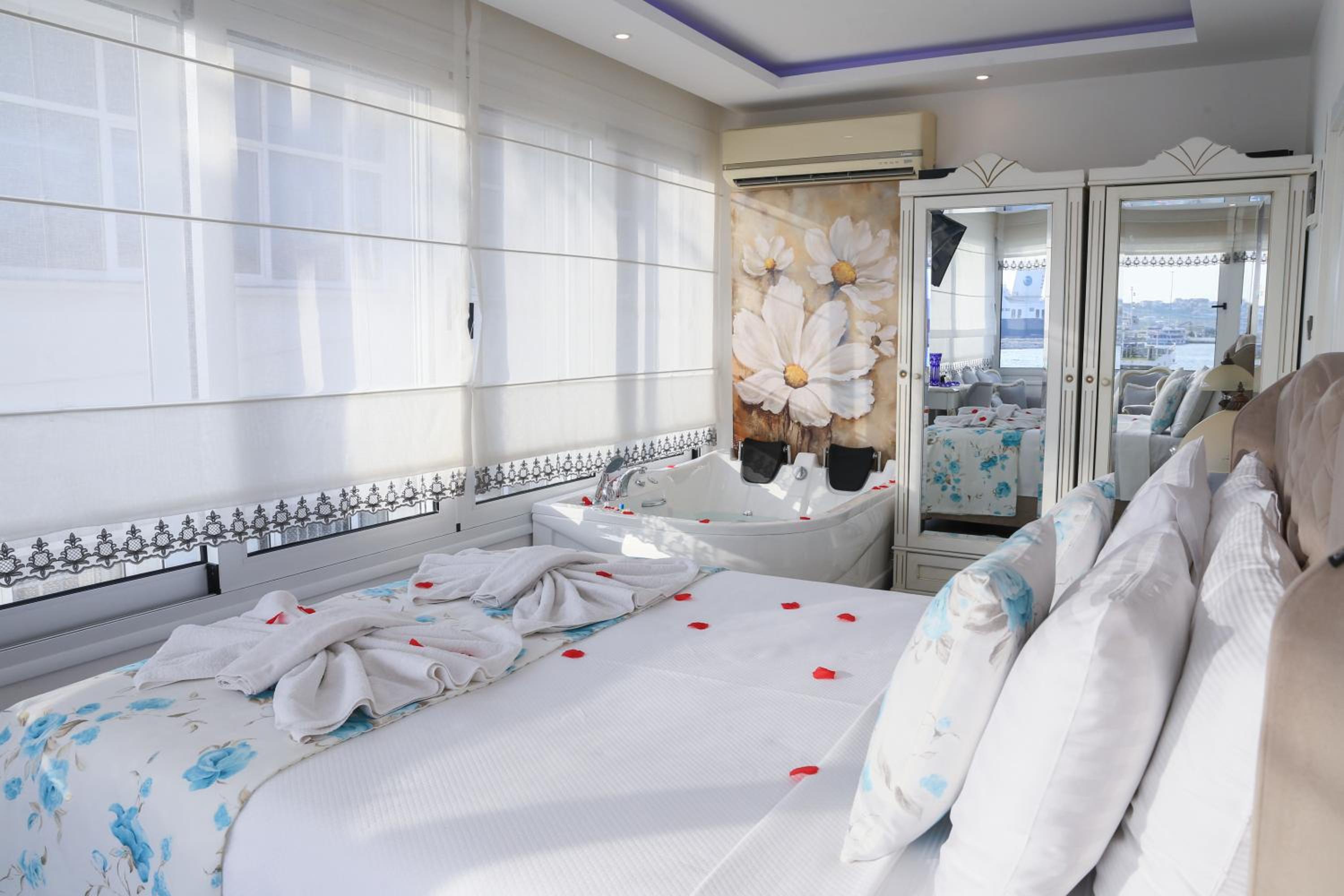 Deluxe Queen Room photo 3