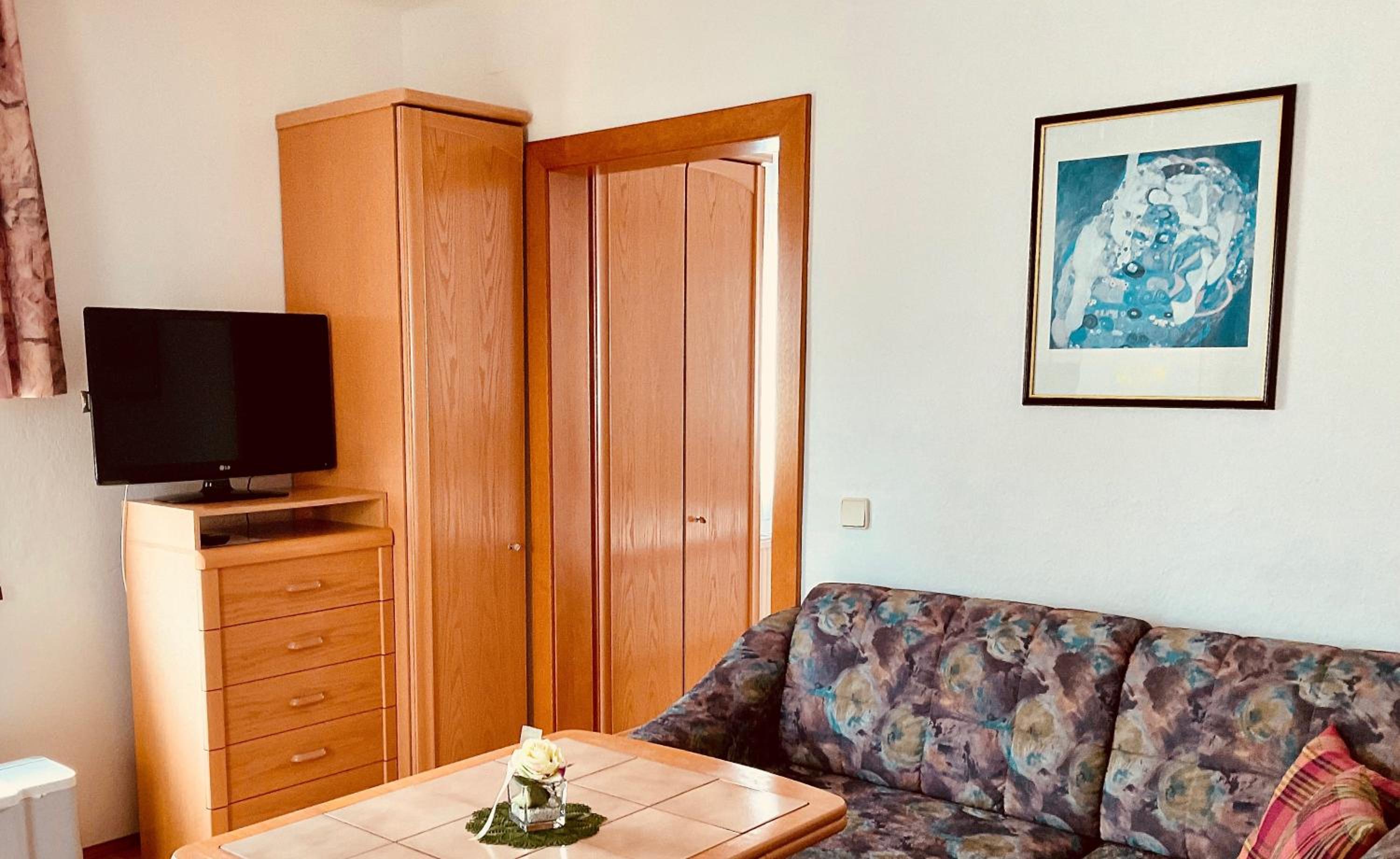 One-Bedroom Apartment with Balcony photo 2
