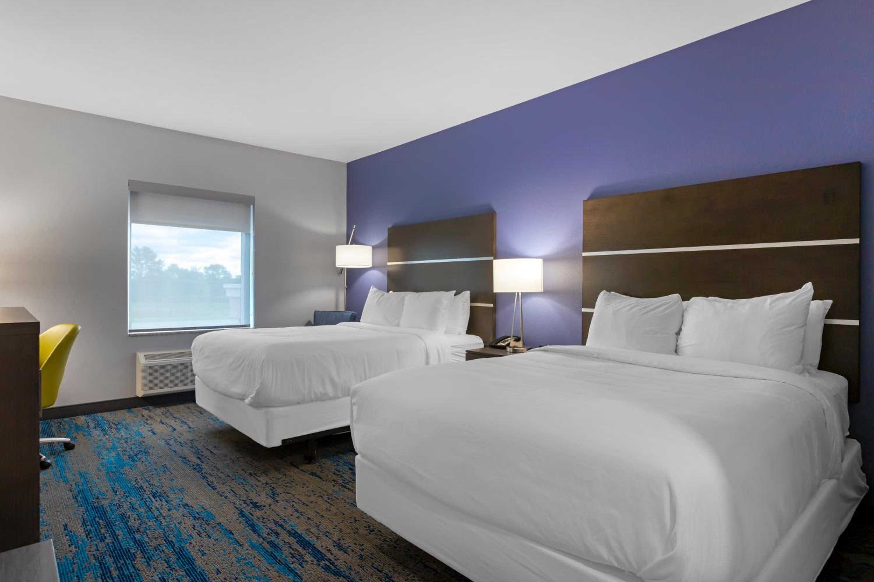 Standard Queen Room with Two Queen Beds - Non Smoking  - Photo 3