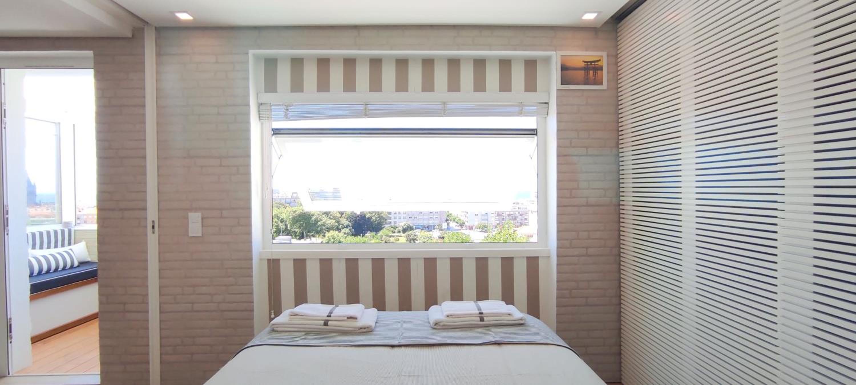 One-Bedroom Apartment with Sea View and Terrace - Photo 10