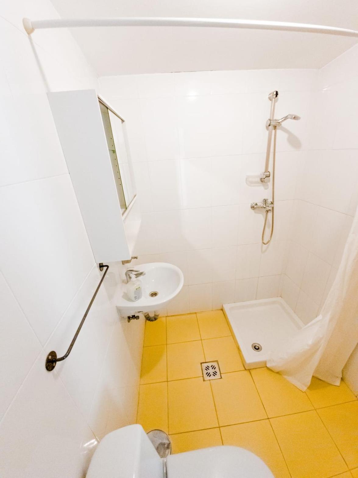 Budget Double Room - Photo 2