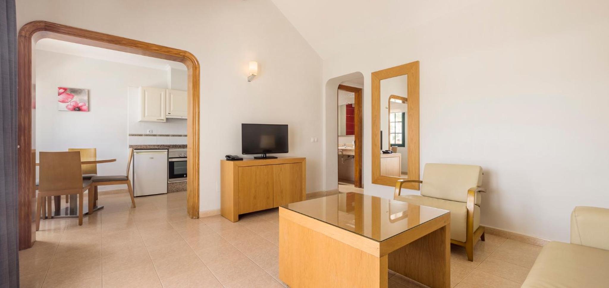 Two-Bedroom Bungalow (4 Adults) thumbnail 5