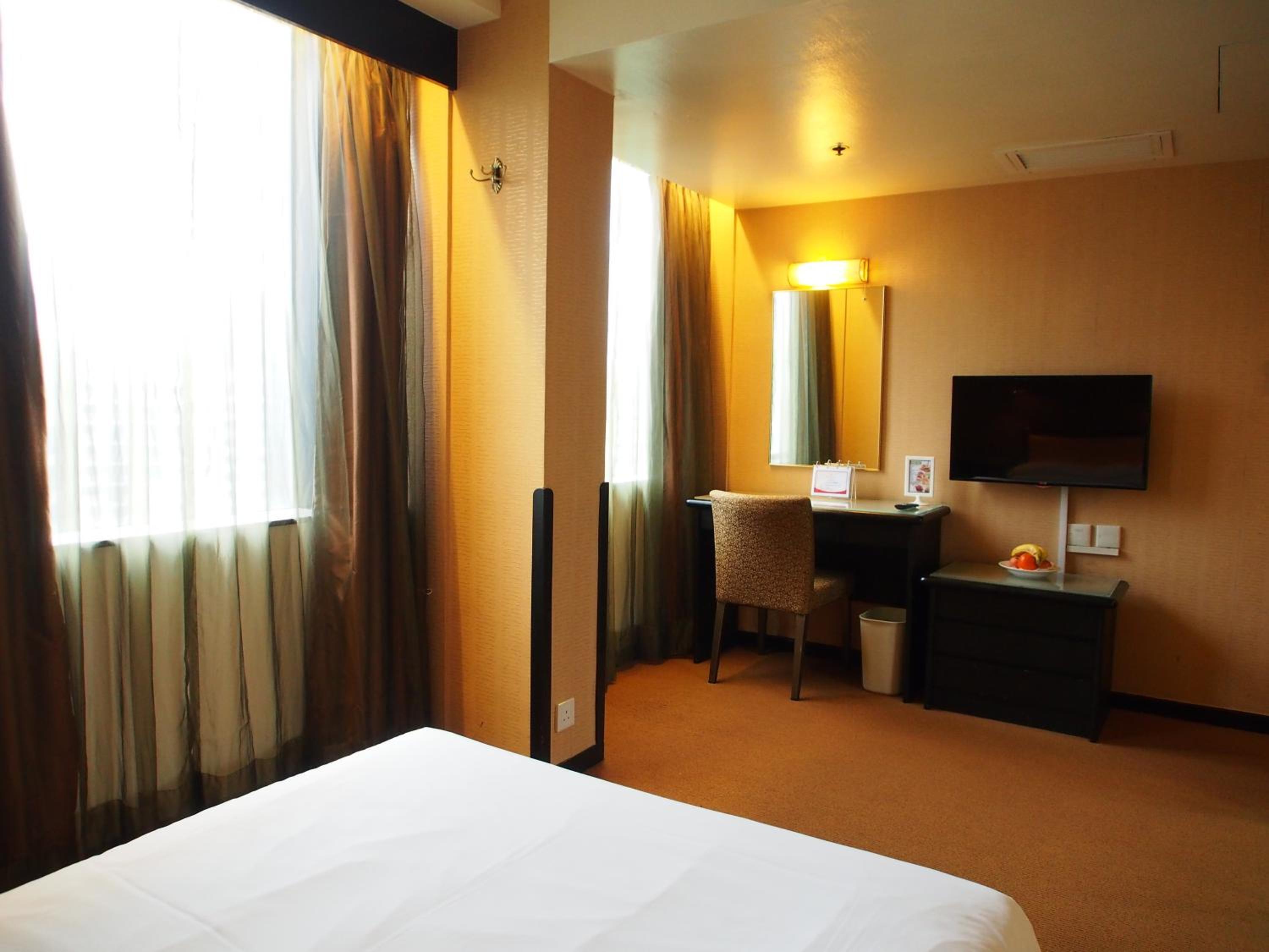 Deluxe Double Room with Two Double Beds and Garden View photo 2