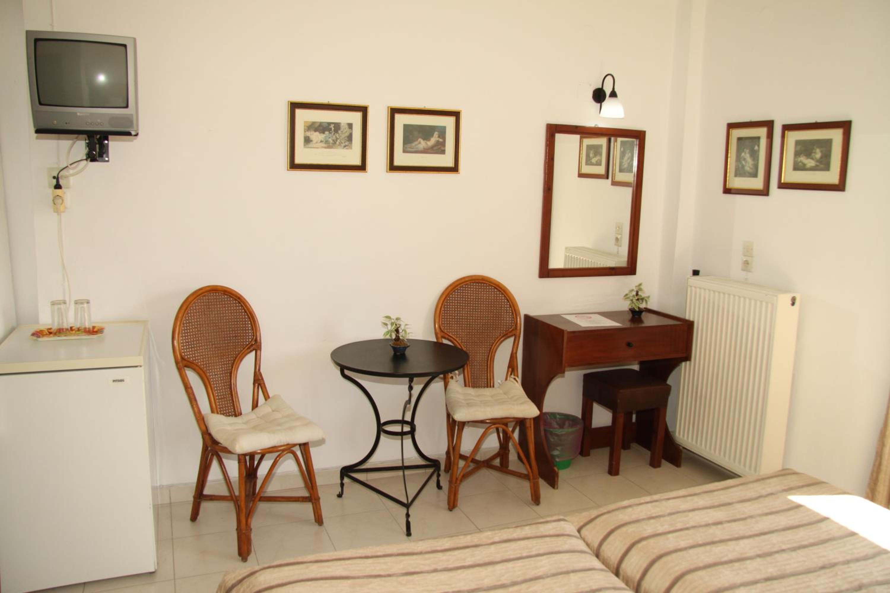 Economy Twin Room with City View photo 2