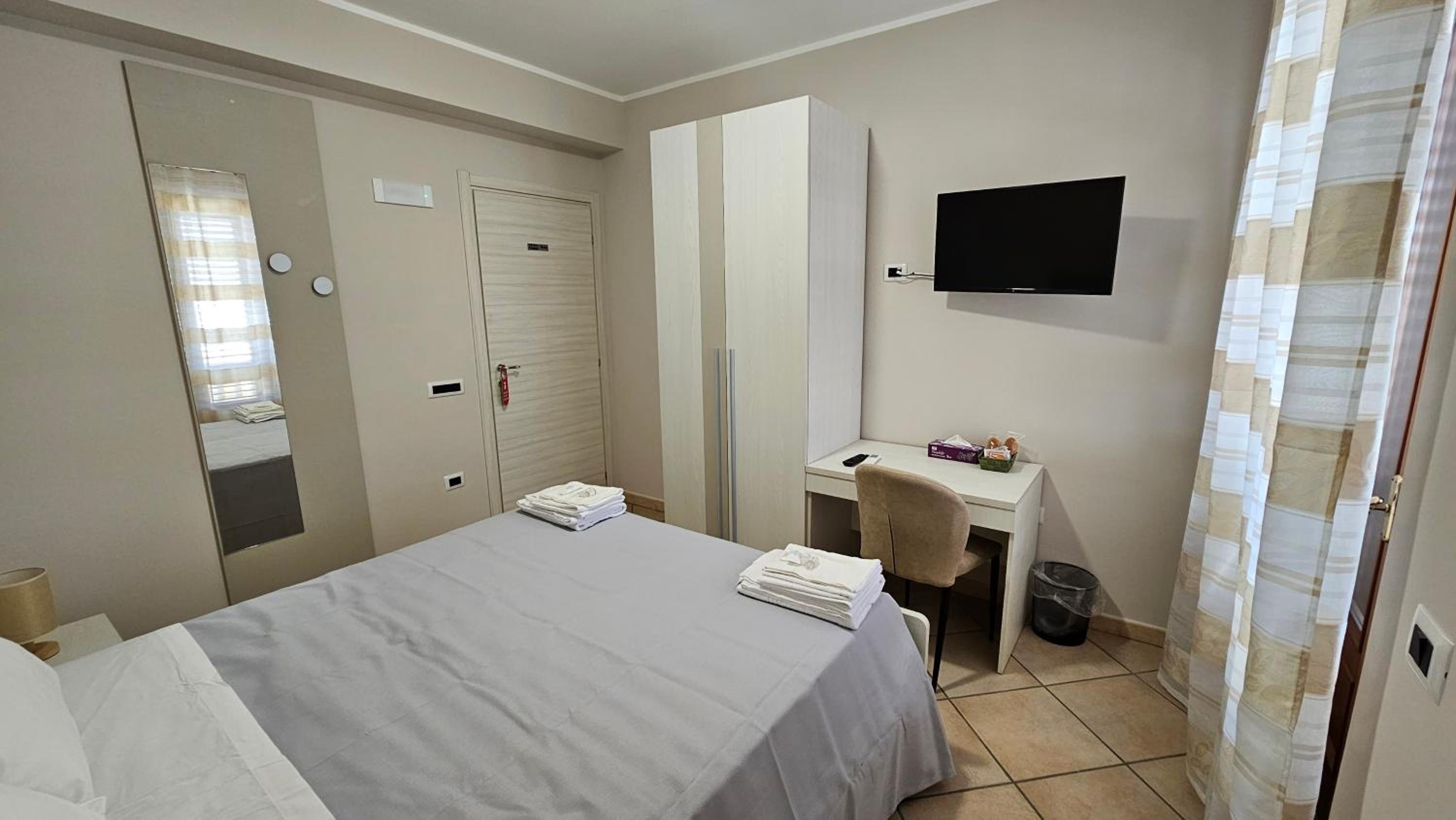 Standard Double Room with Shared Bathroom photo 2