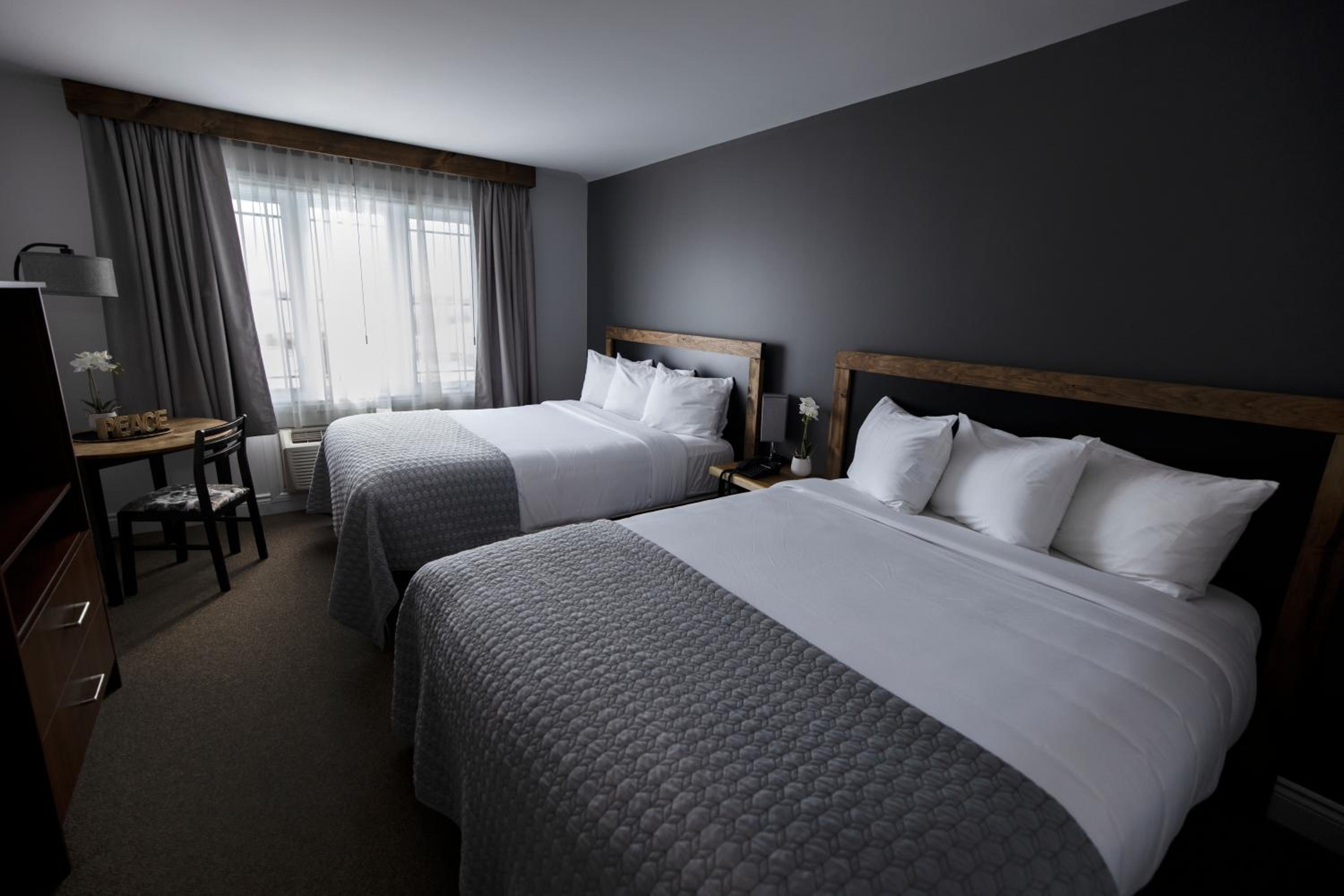 Deluxe Queen Room with Two Queen Beds photo 2