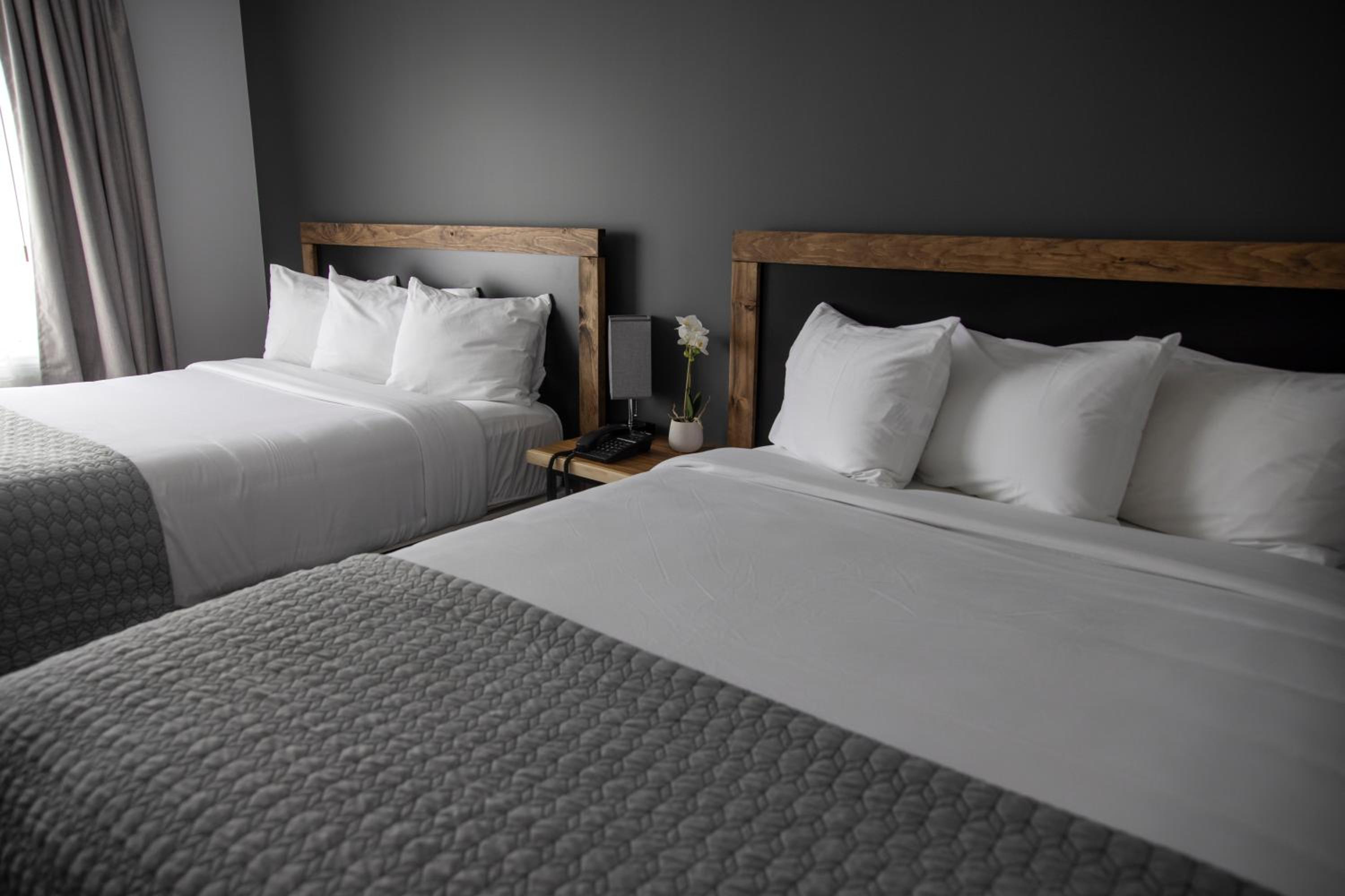Deluxe Queen Room with Two Queen Beds photo 2