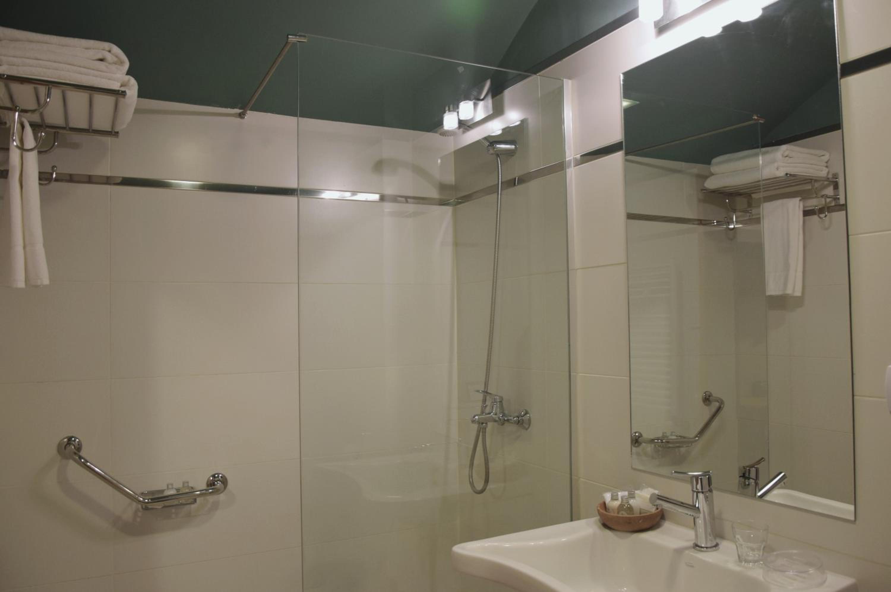 Budget Double Room photo 3