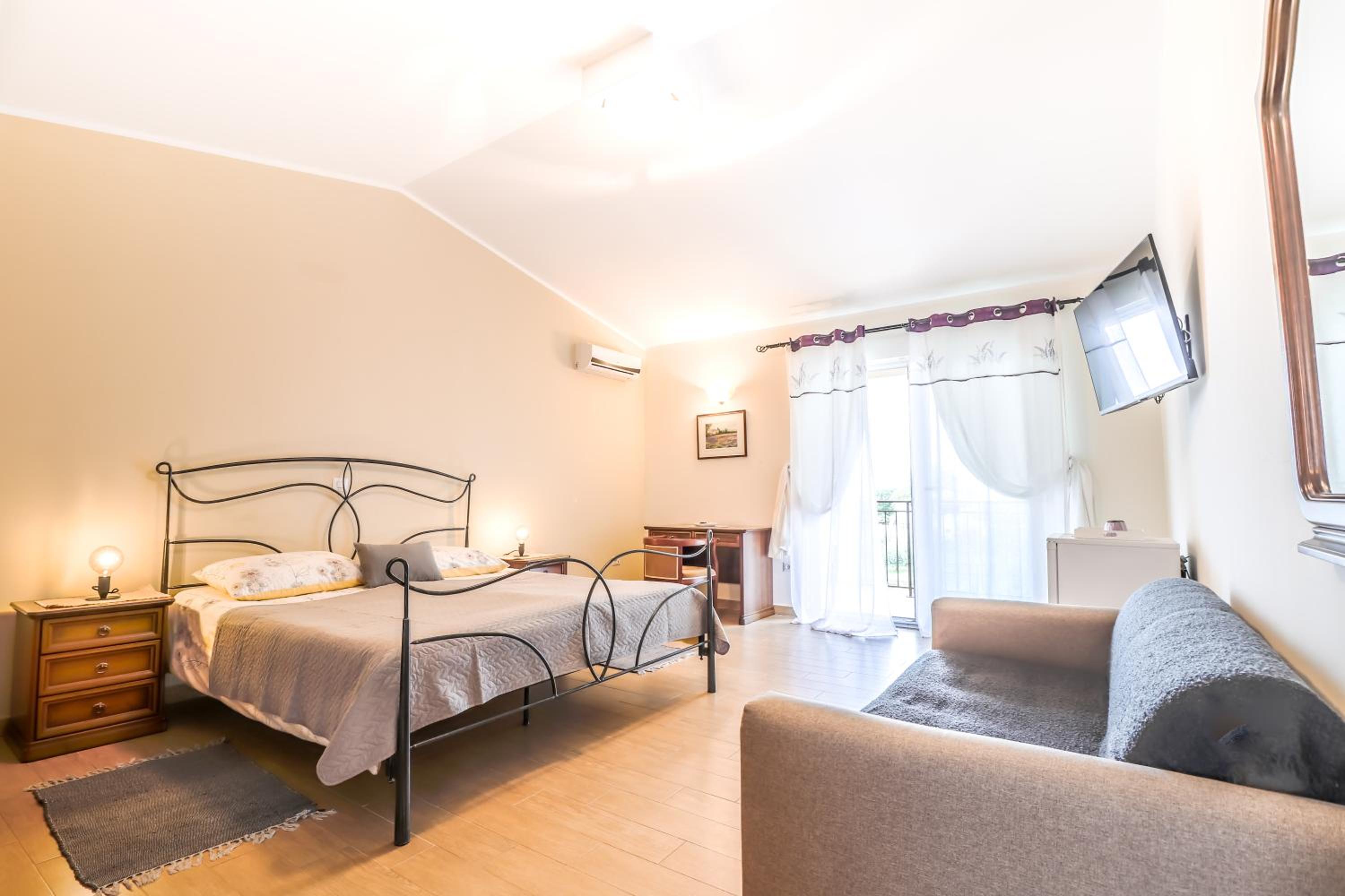 Double Room with Balcony photo 3