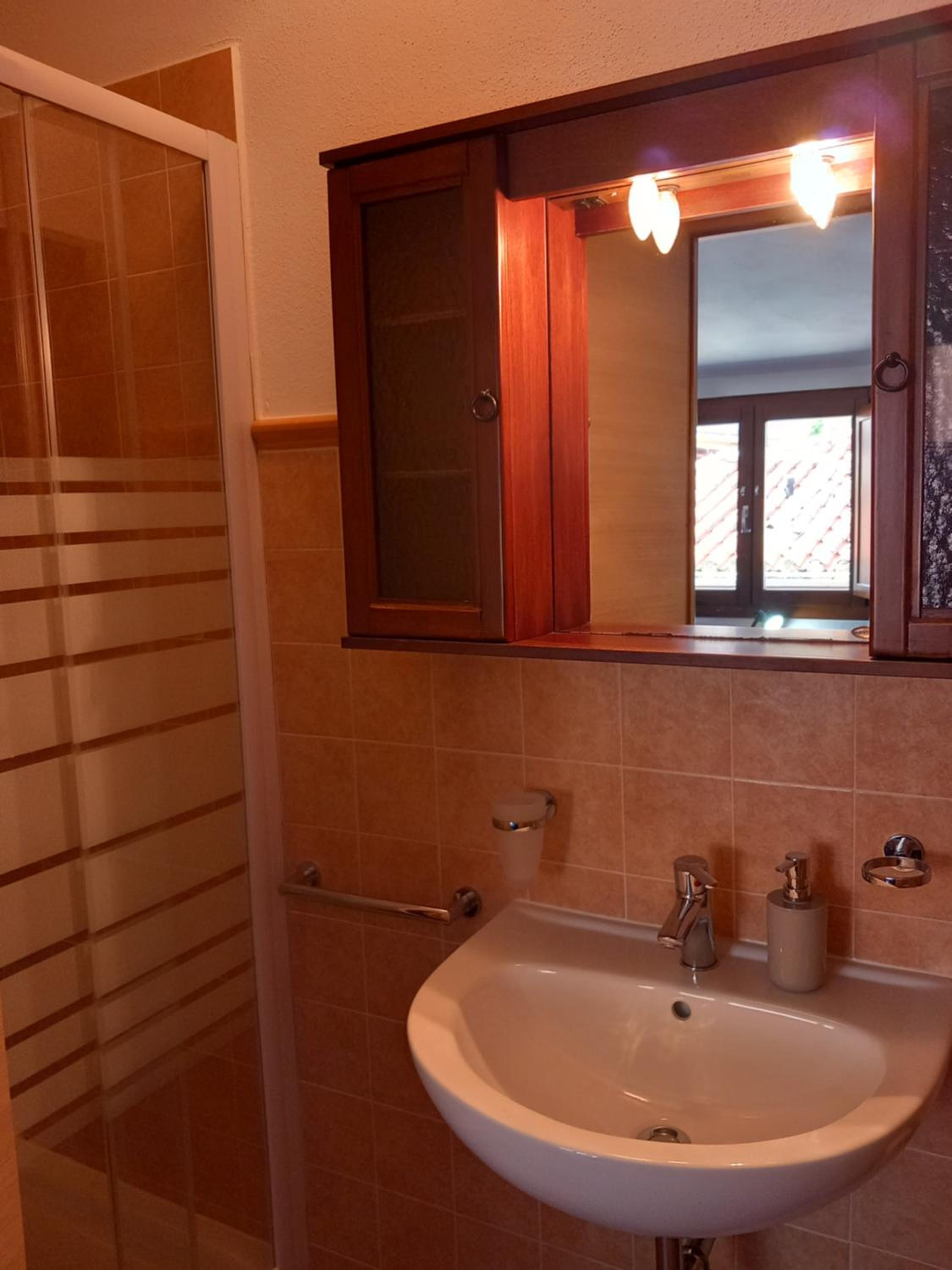 Triple Room with Private Bathroom - Photo 3