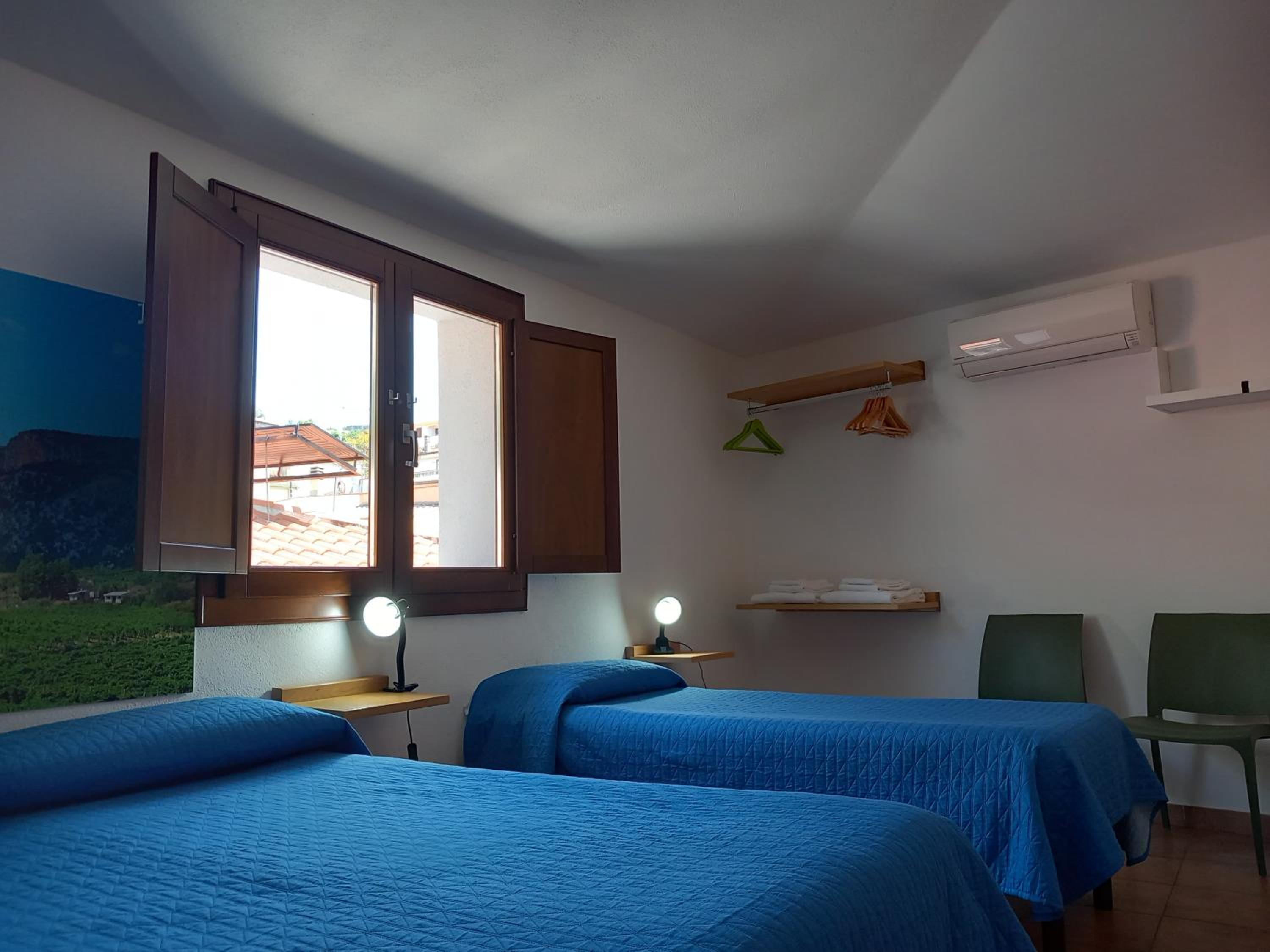 Triple Room with Private Bathroom - Photo 7