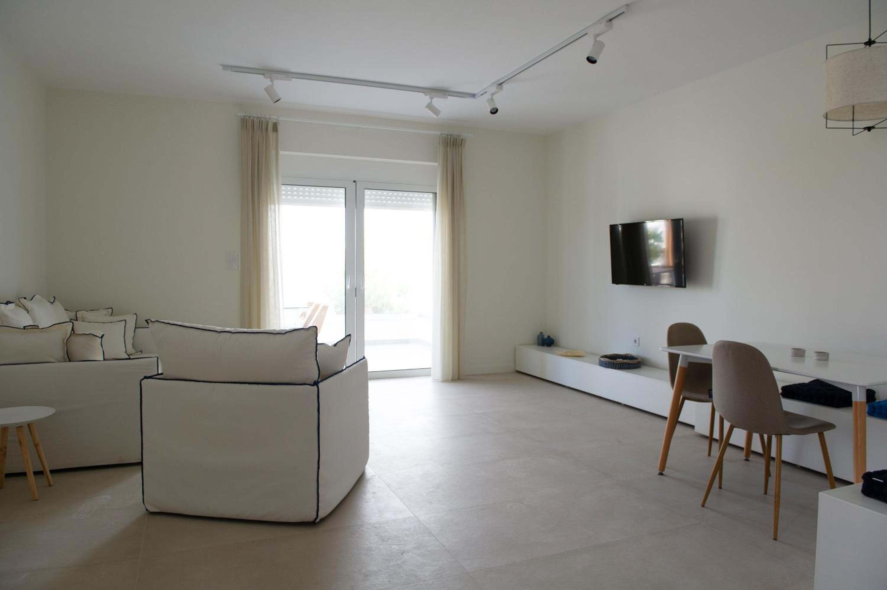 Two-Bedroom Apartment with Sea View photo 2