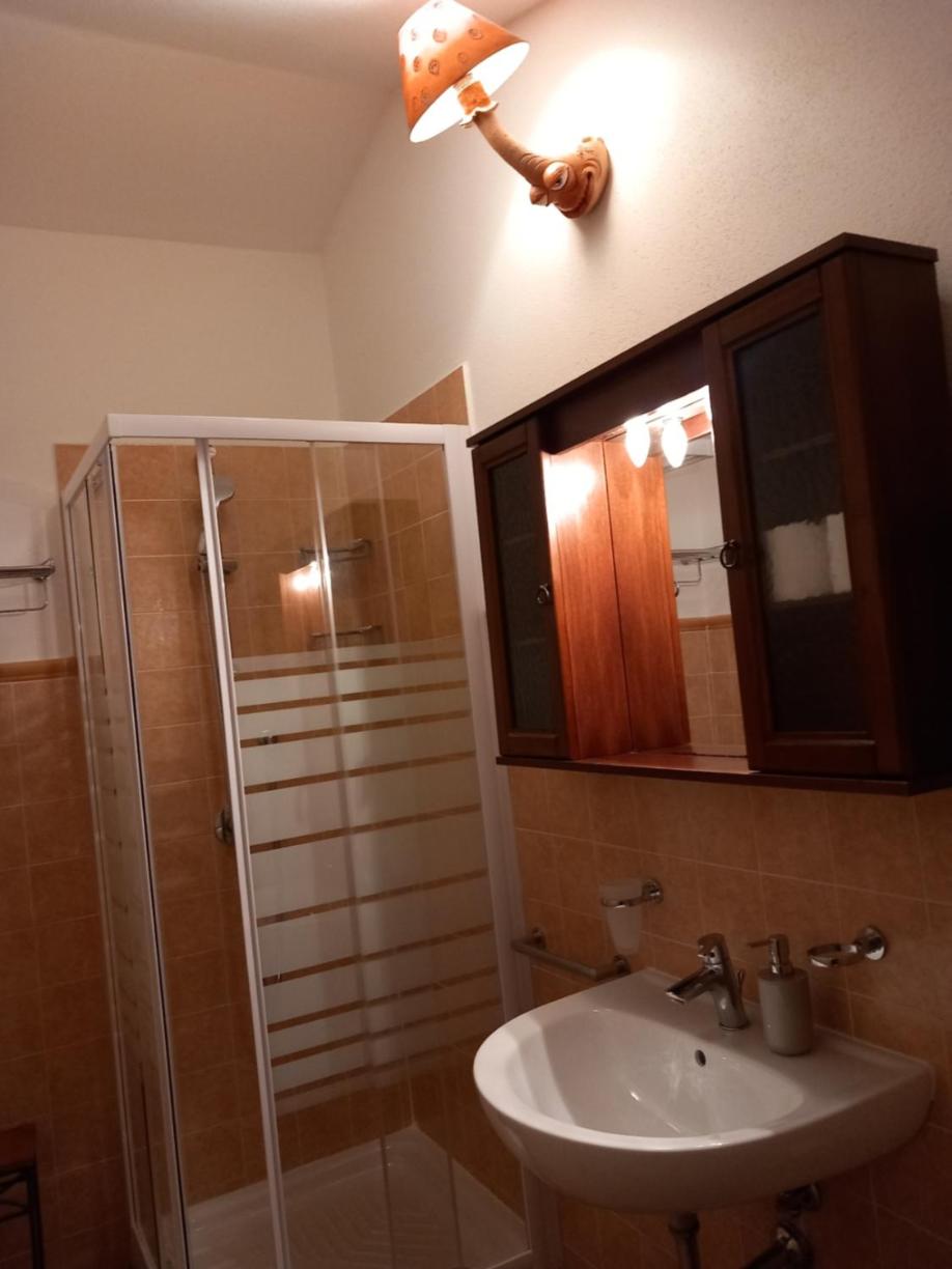 Triple Room with Private Bathroom - Photo 8