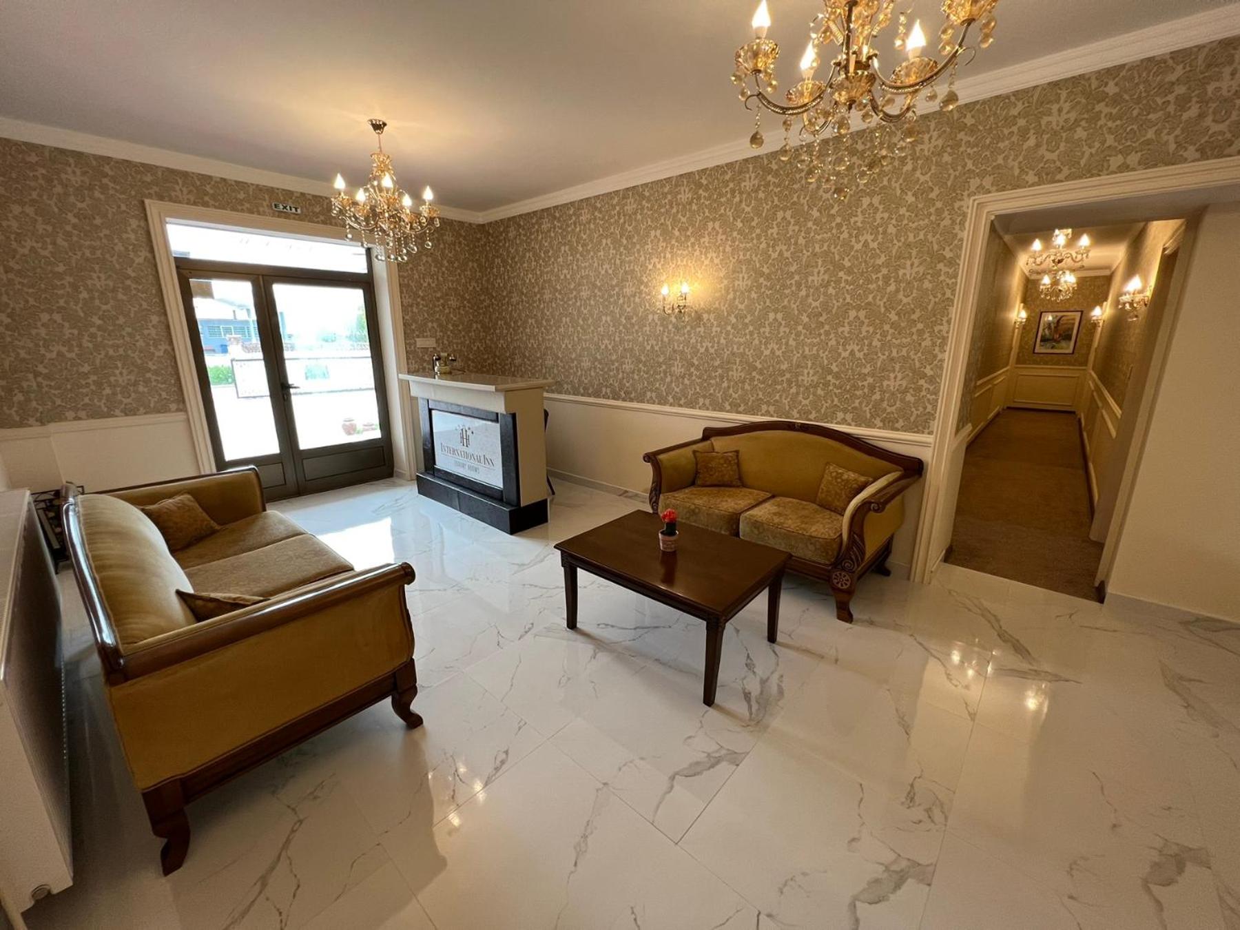 Deluxe Double Room (2 Adults + 1 Child) photo 1