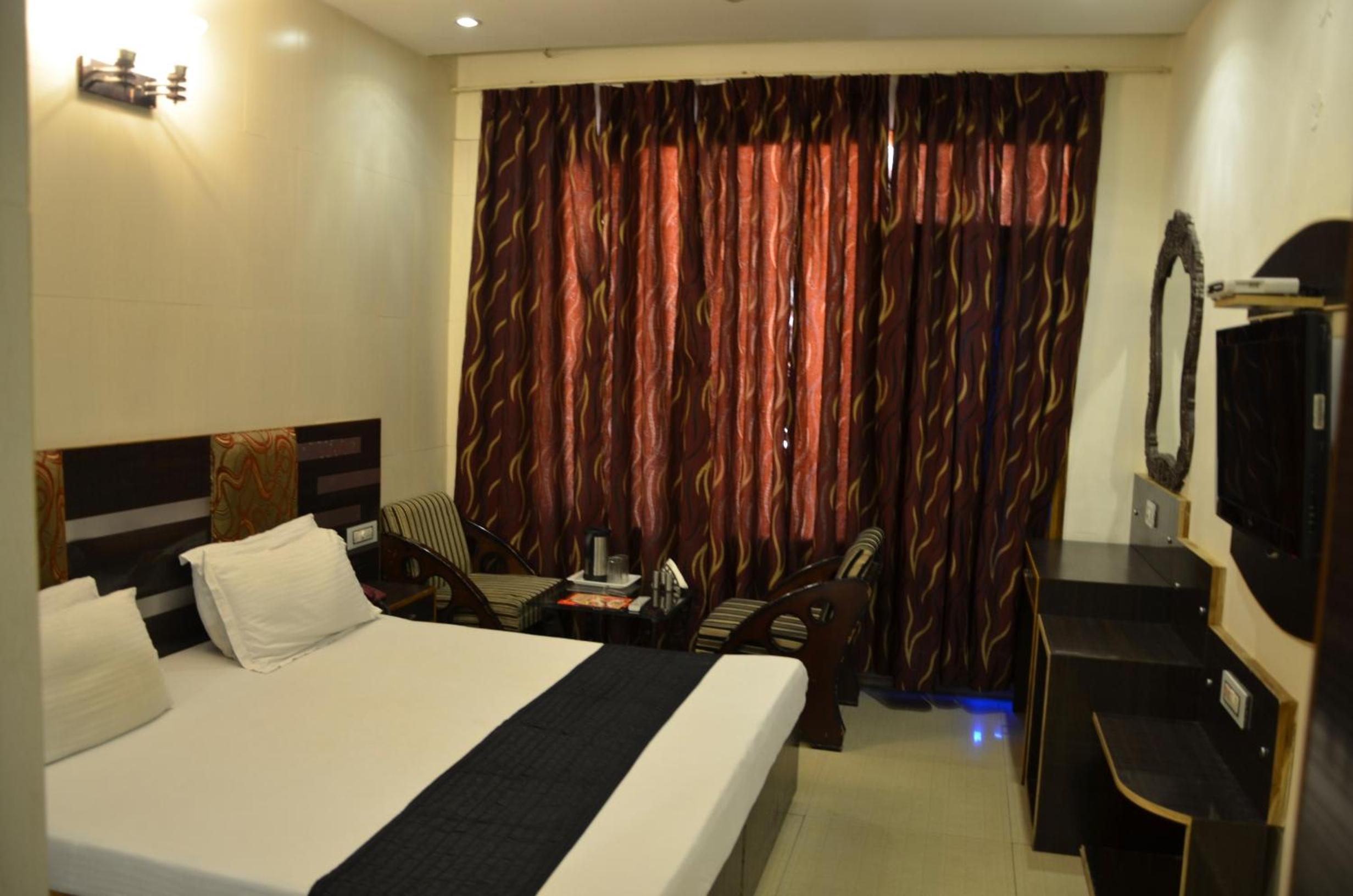 King Room with Balcony photo 2