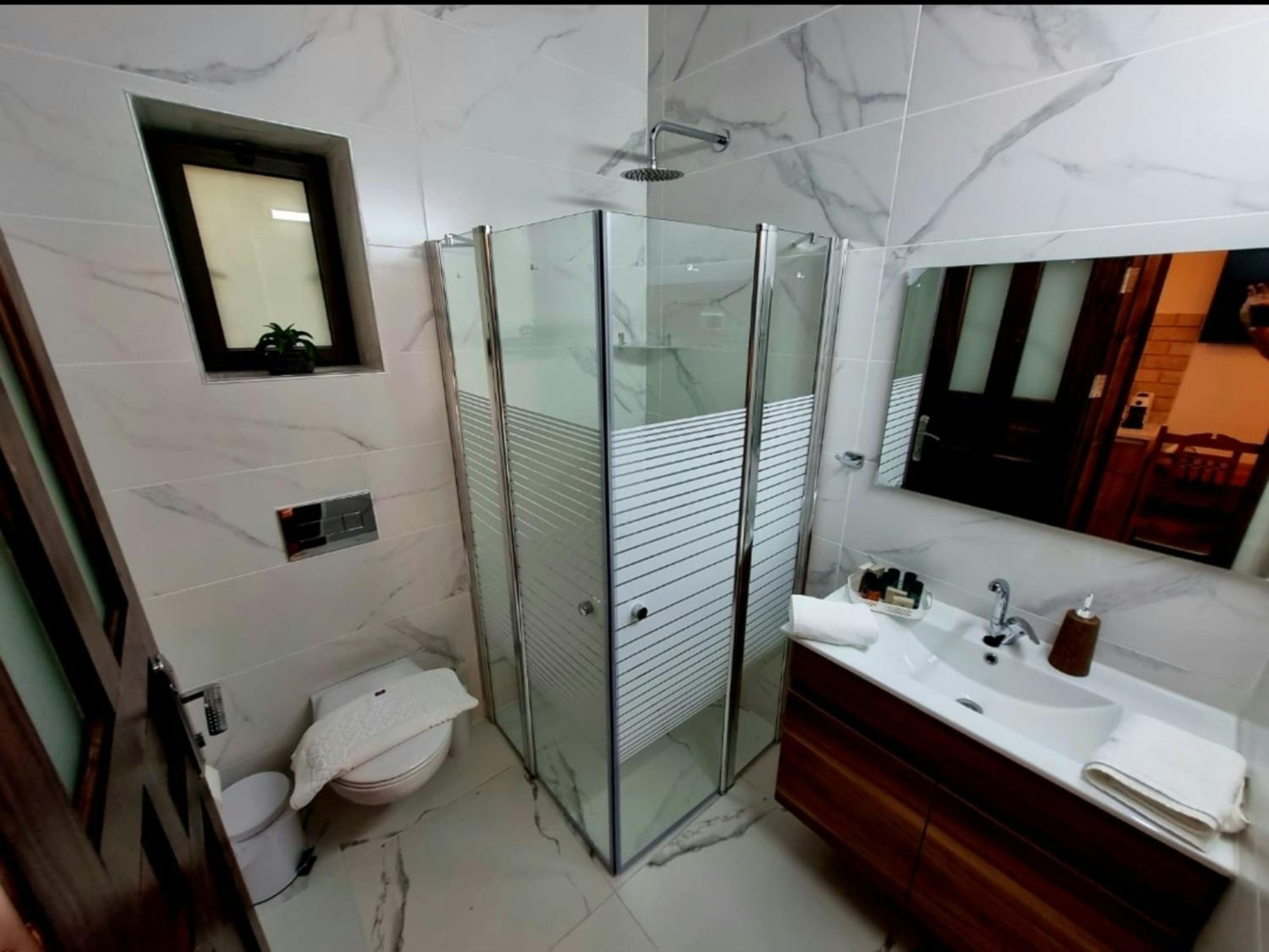 King Suite with Spa Bath photo 3