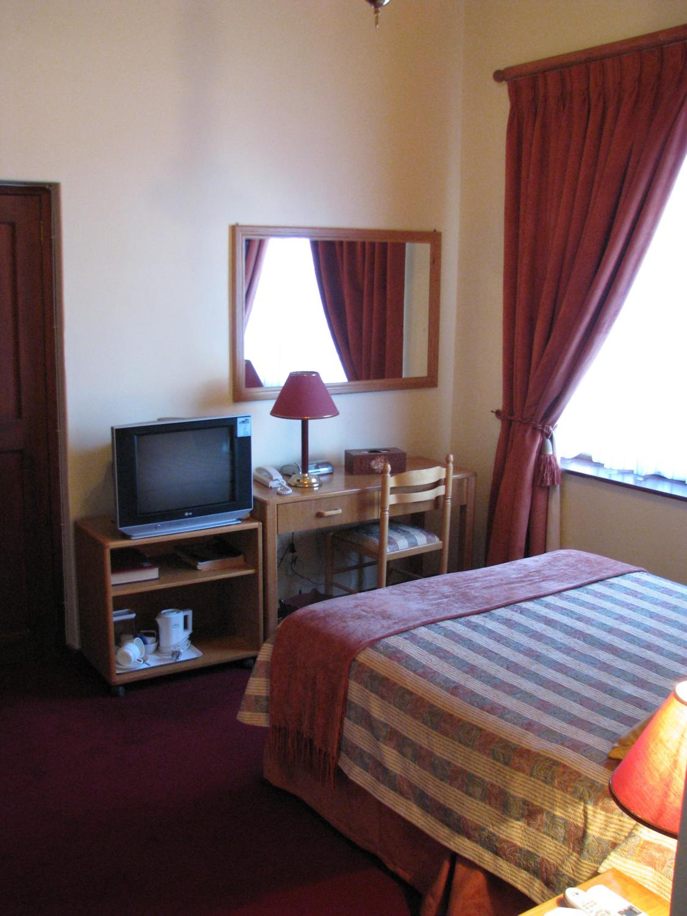 Budget Twin Room - Photo 4