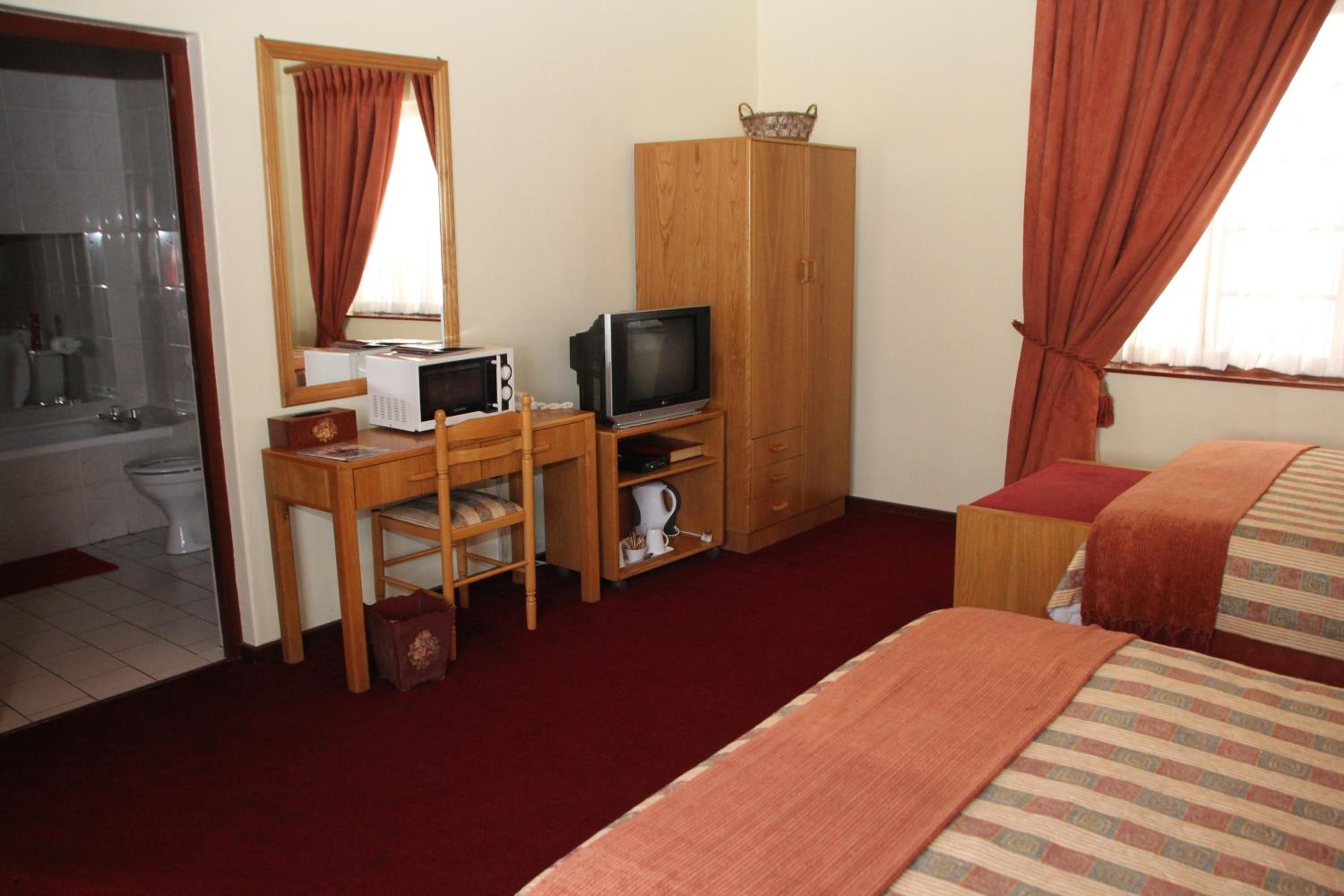 Twin Room - Photo 3